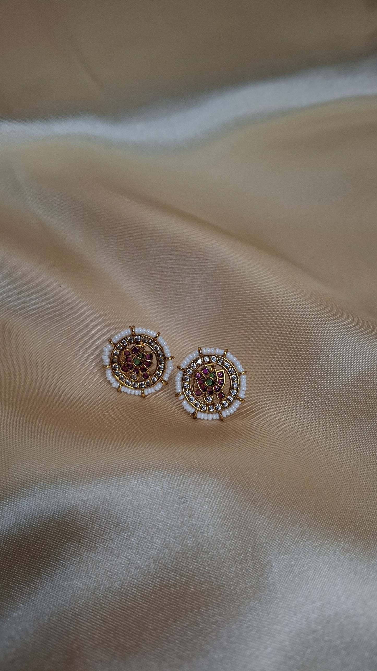 LOTUS KEMO STUDS