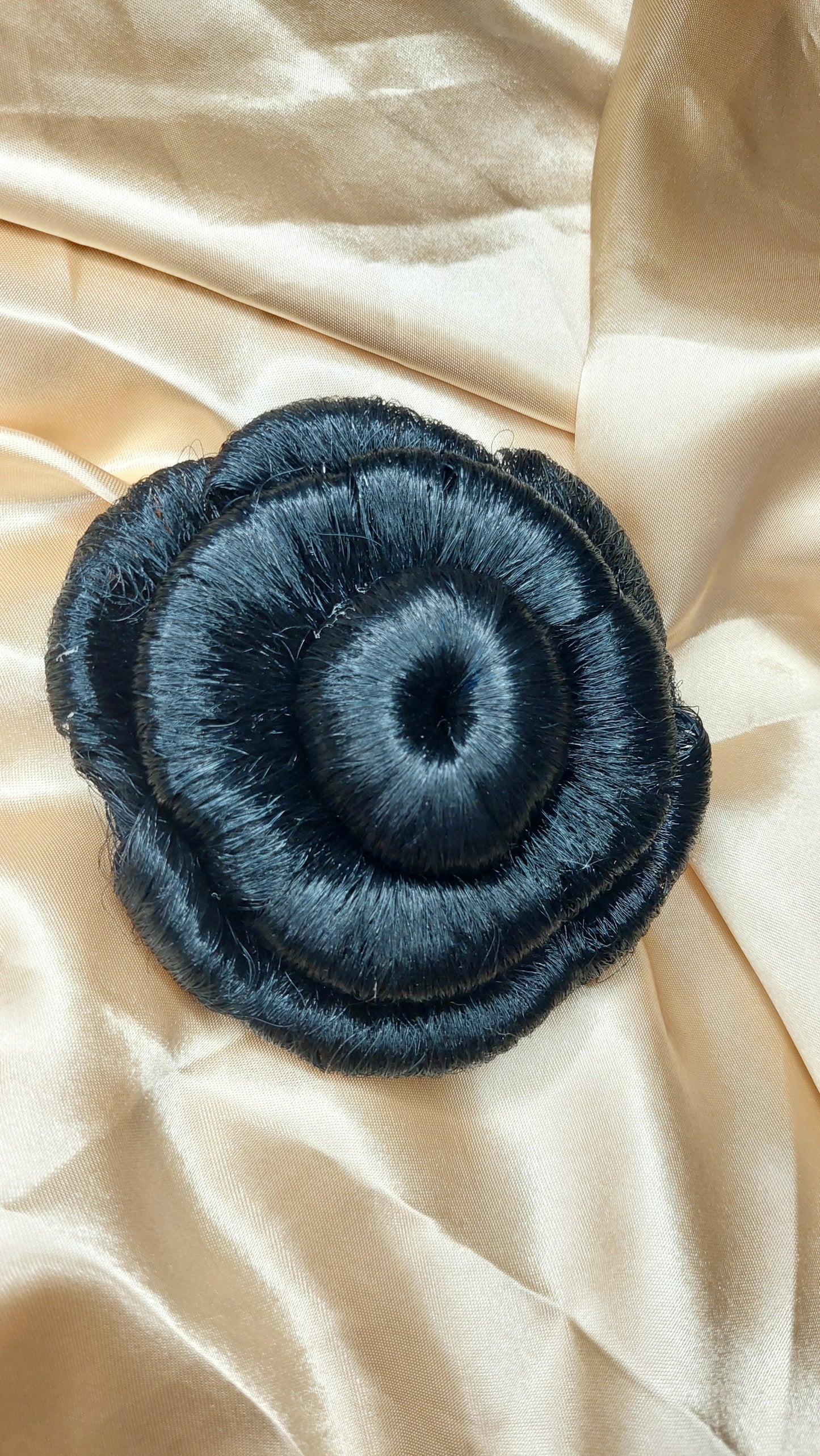 BLACK CLIP-ON HAIR BUN