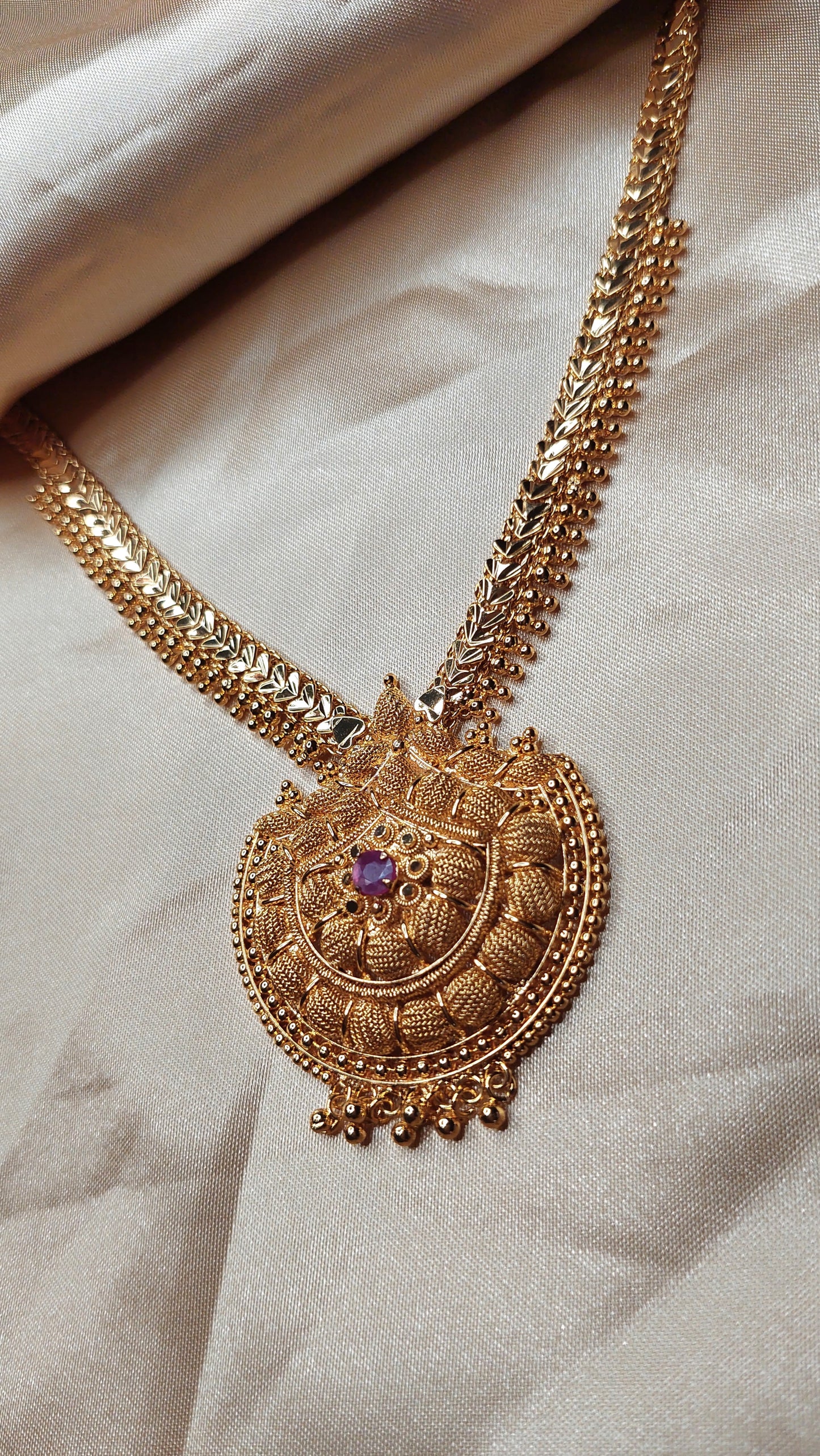 GOLD SHORT NECKLACE DB0083