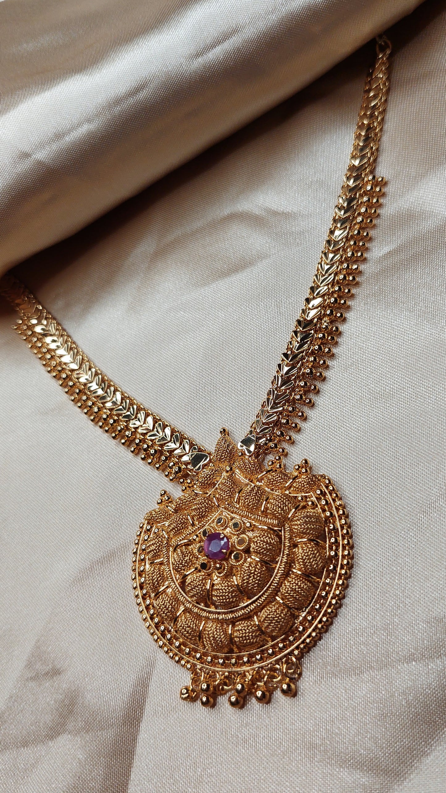 GOLD SHORT NECKLACE DB0083