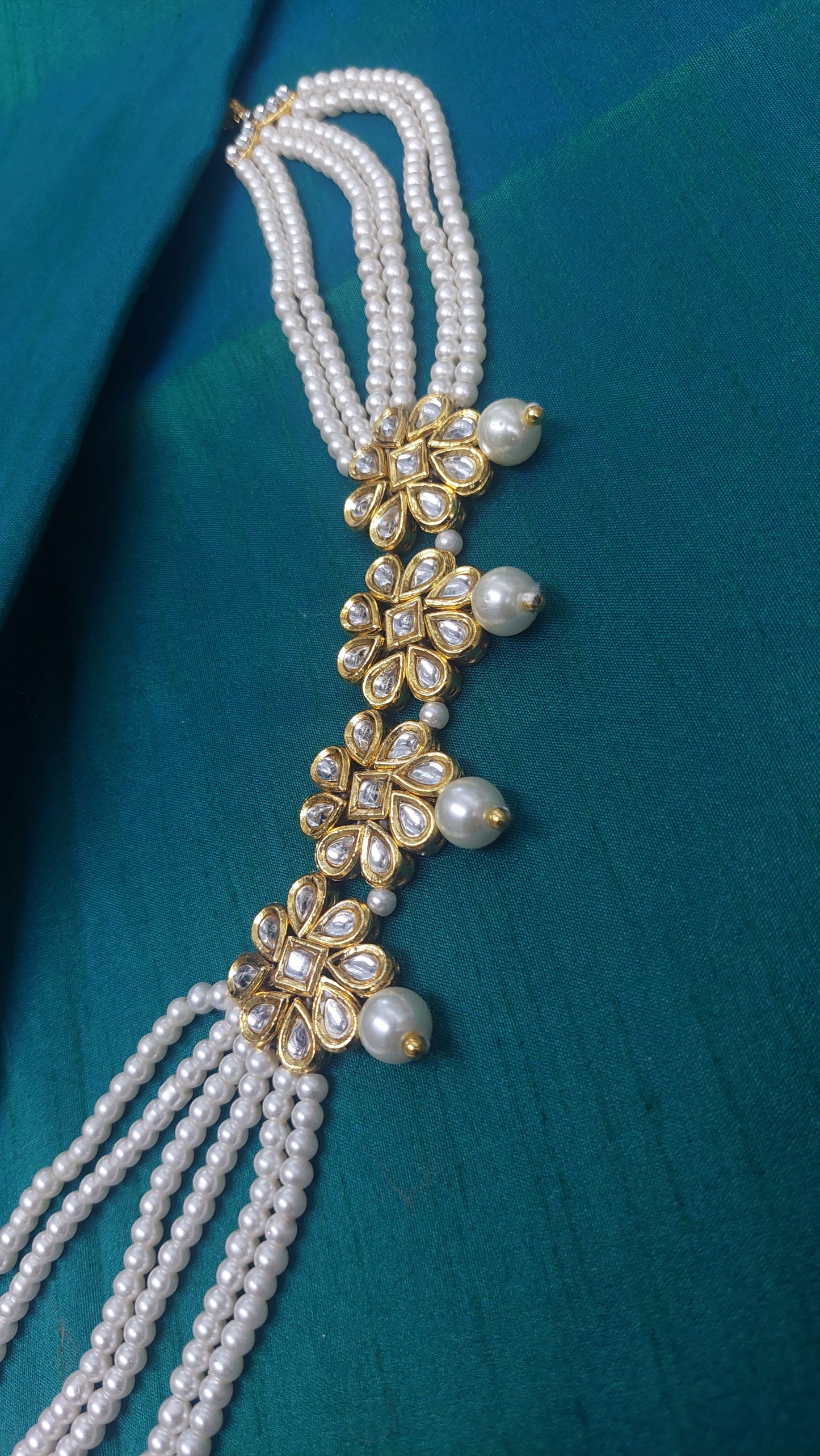 WHITE PEARL CHOKER