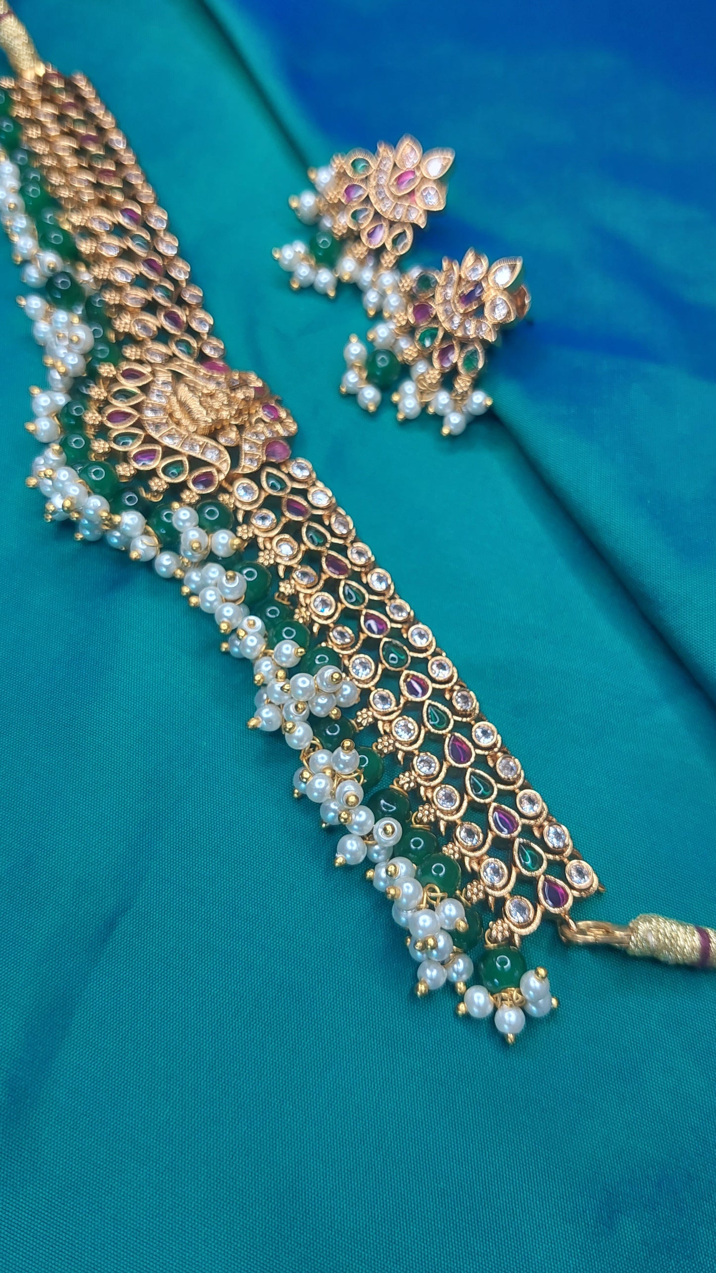 TEMPLE CHOKER SET 0095