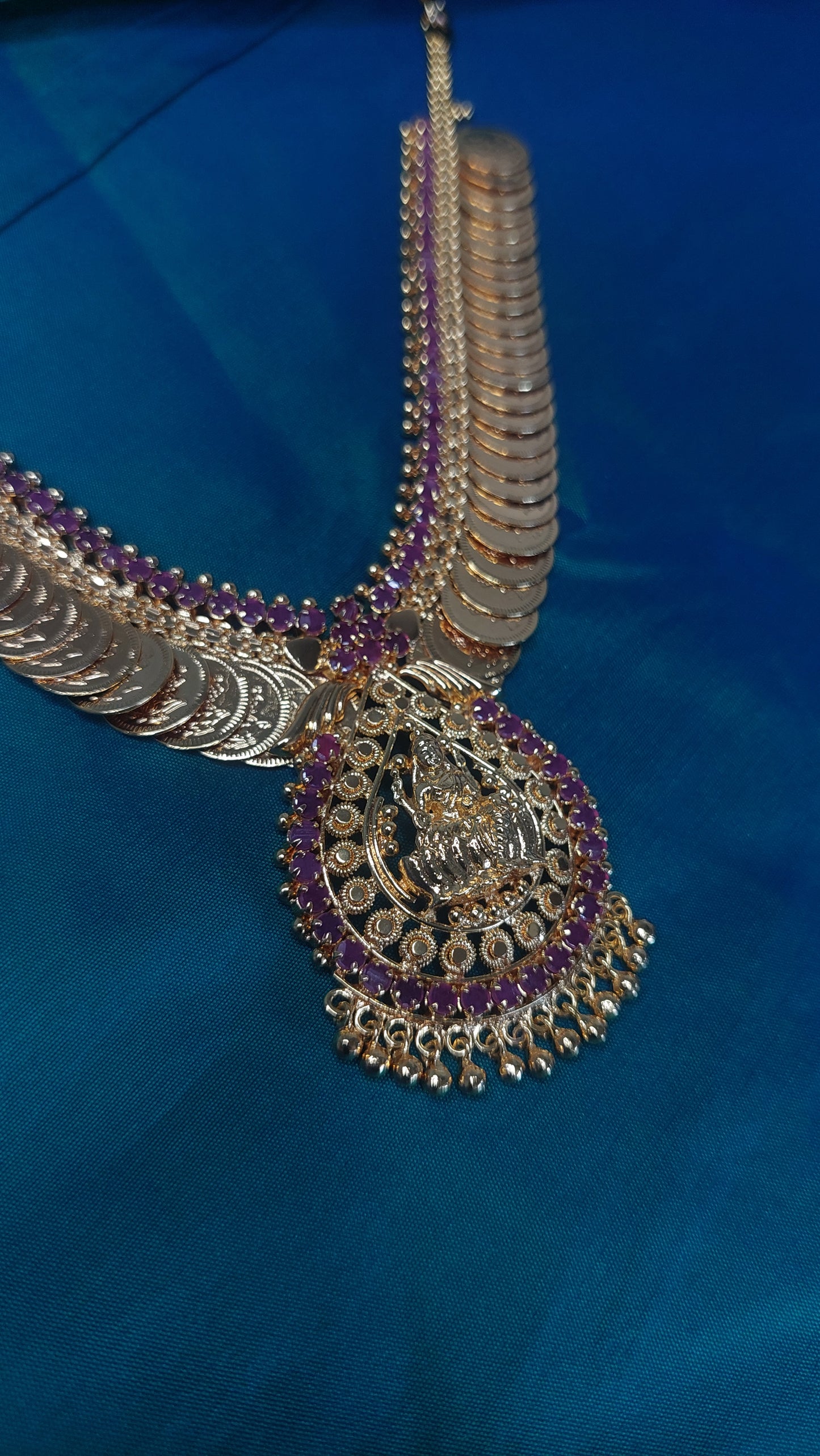 GOLD COIN SHORT NECKLACE DB0089