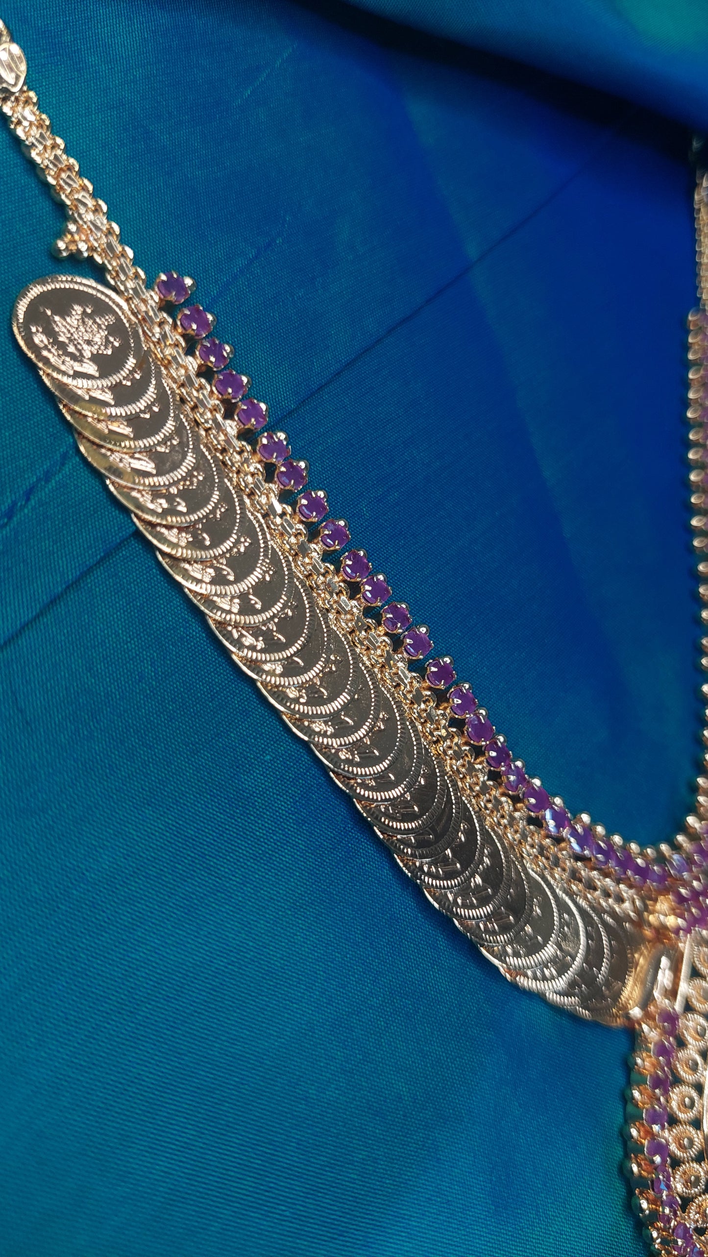 GOLD COIN SHORT NECKLACE DB0089