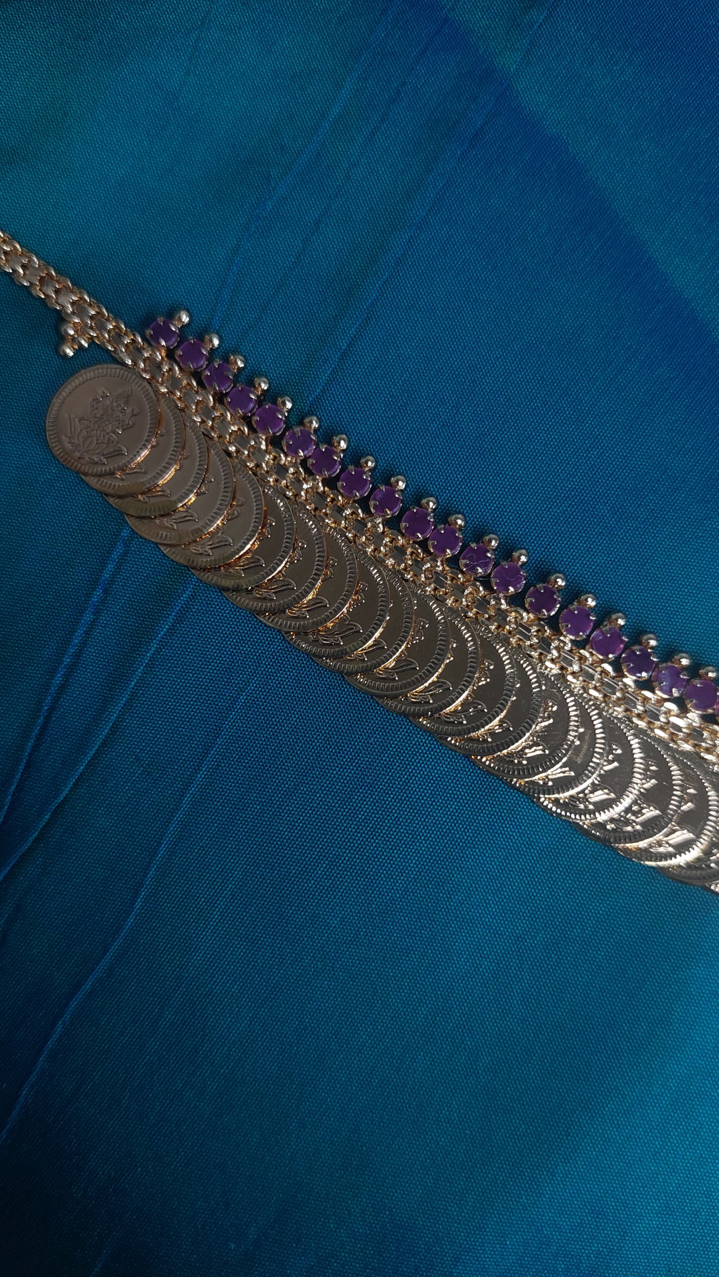 GOLD COIN SHORT NECKLACE DB0089