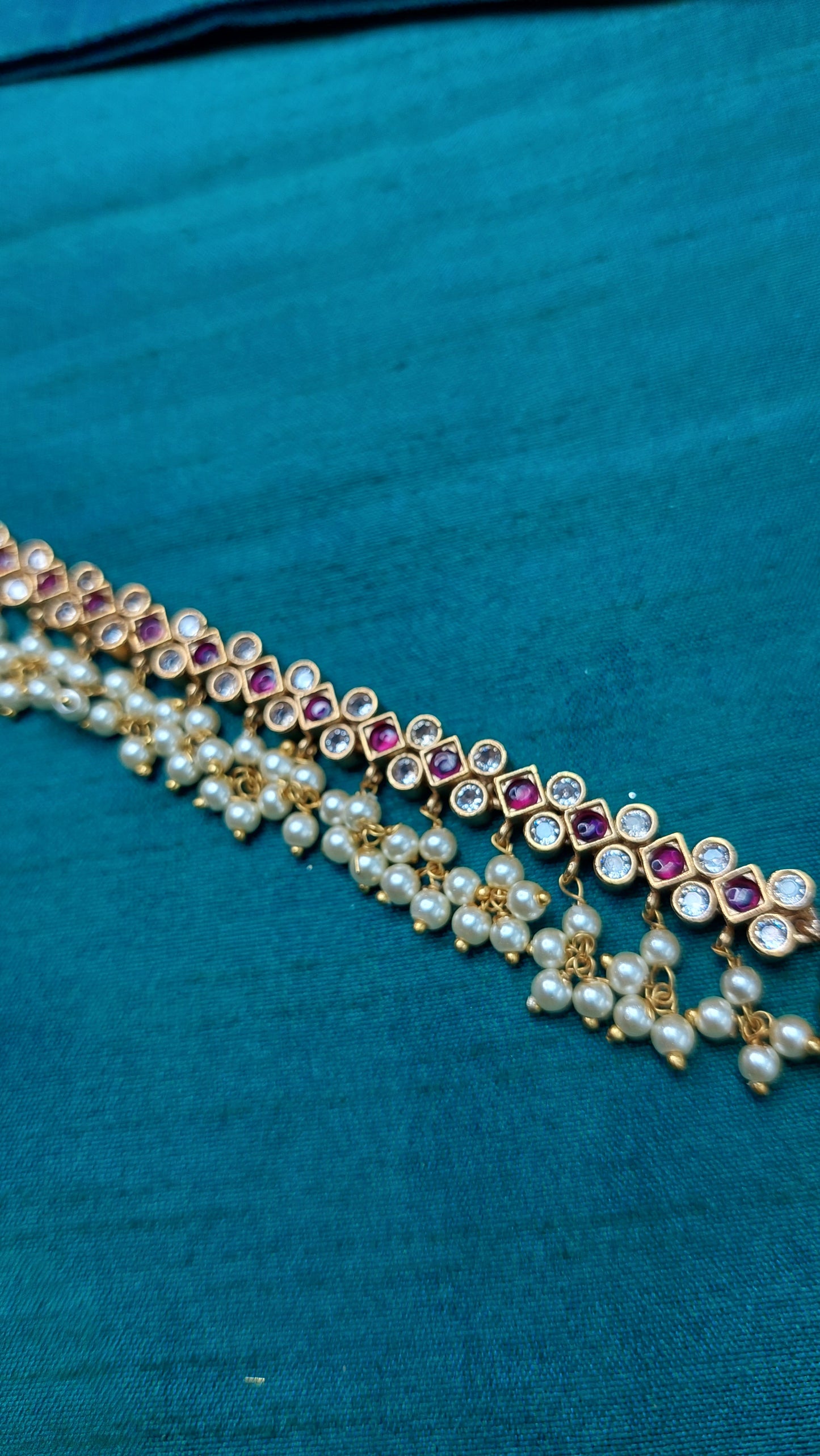 CLUSTERED PEARL CHOKER SET