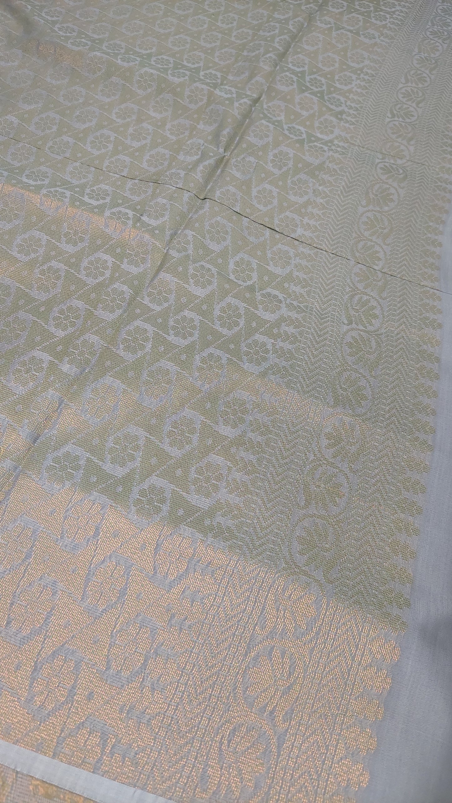 GREY BORDERLESS SOFT SILK SAREE