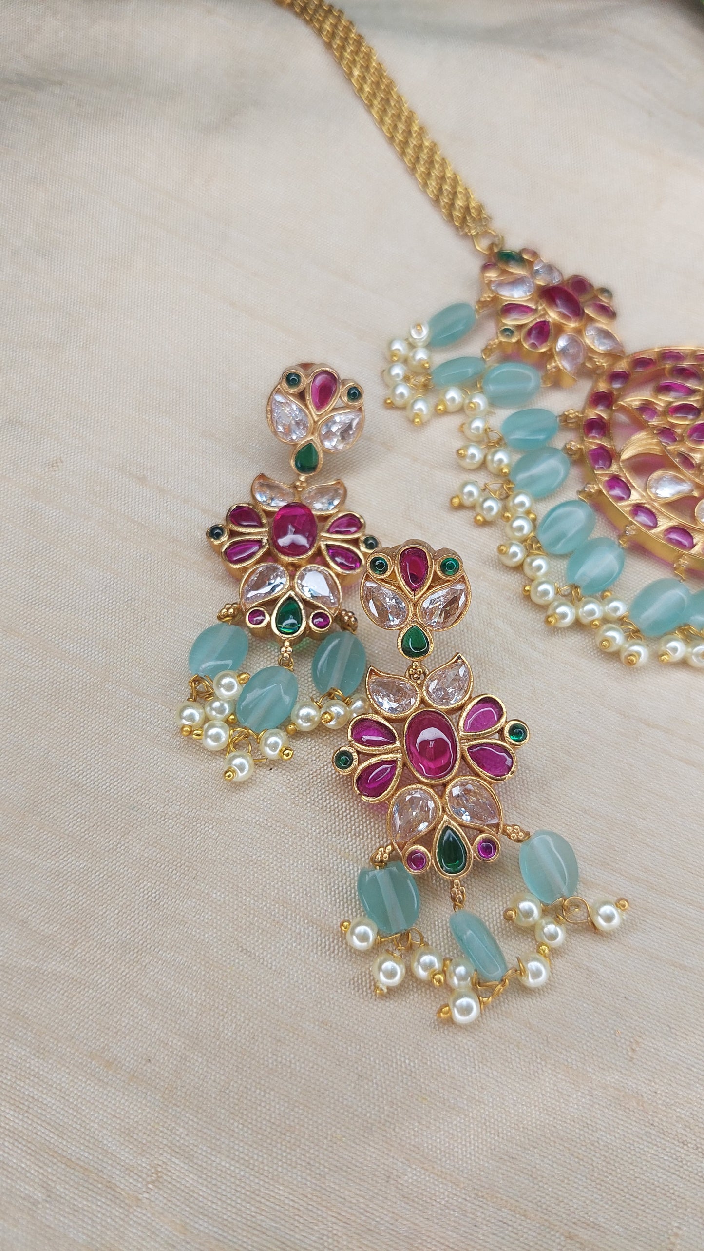 ANTIQUE GOLD CHOKER (BABY BLUE)