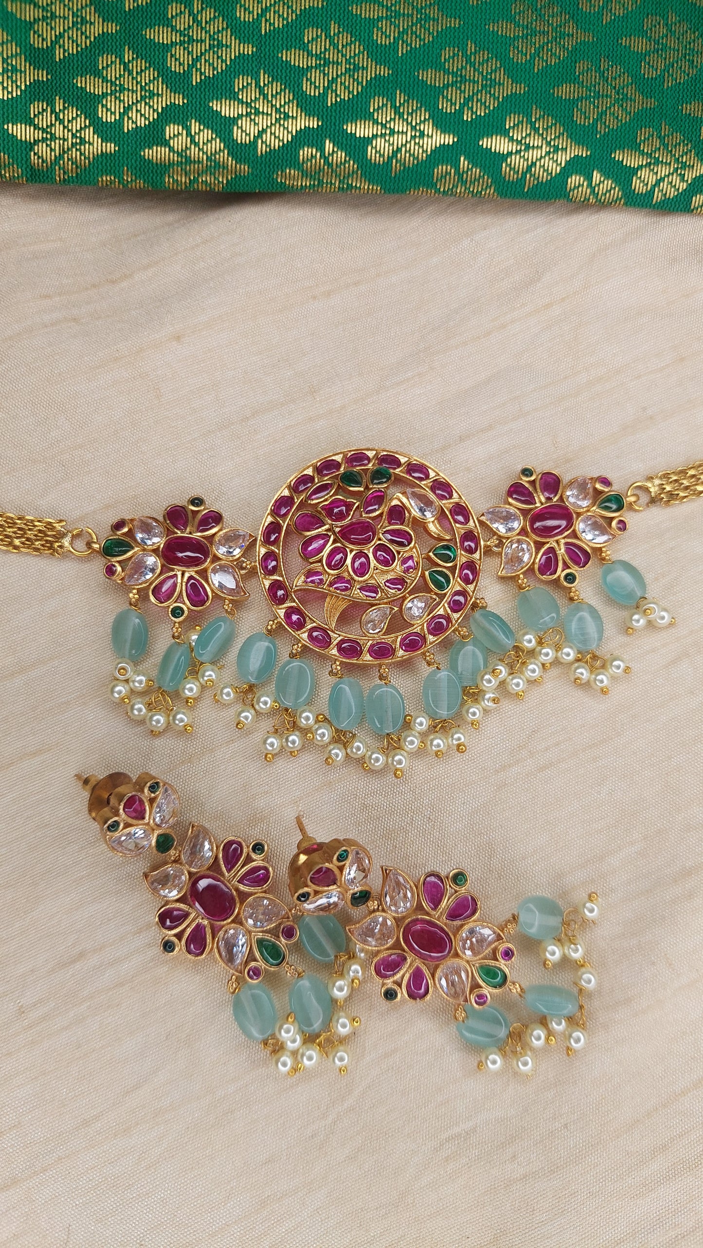 ANTIQUE GOLD CHOKER (BABY BLUE)