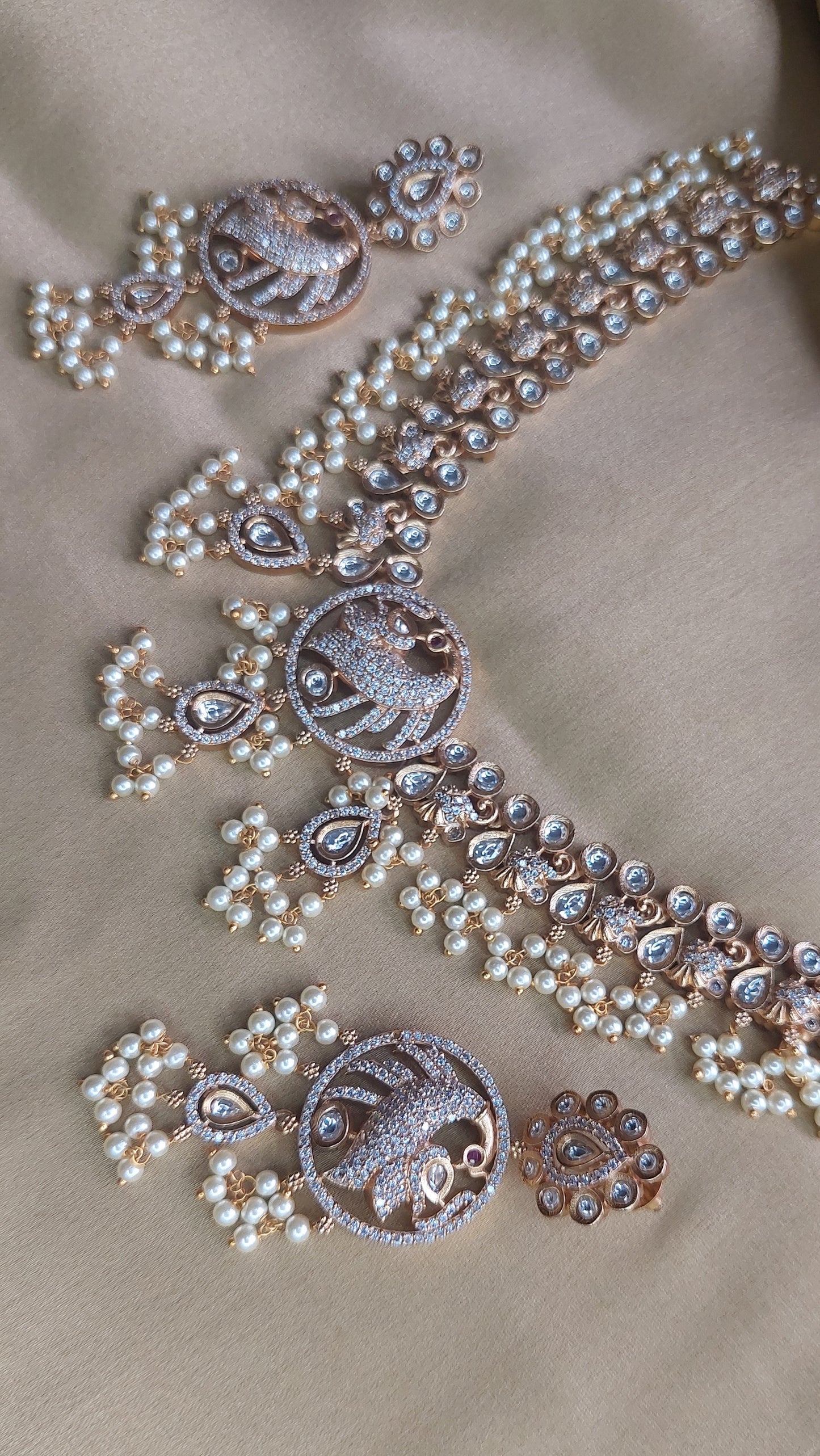 MATTE GOLD SHORT NECKLACE E0146