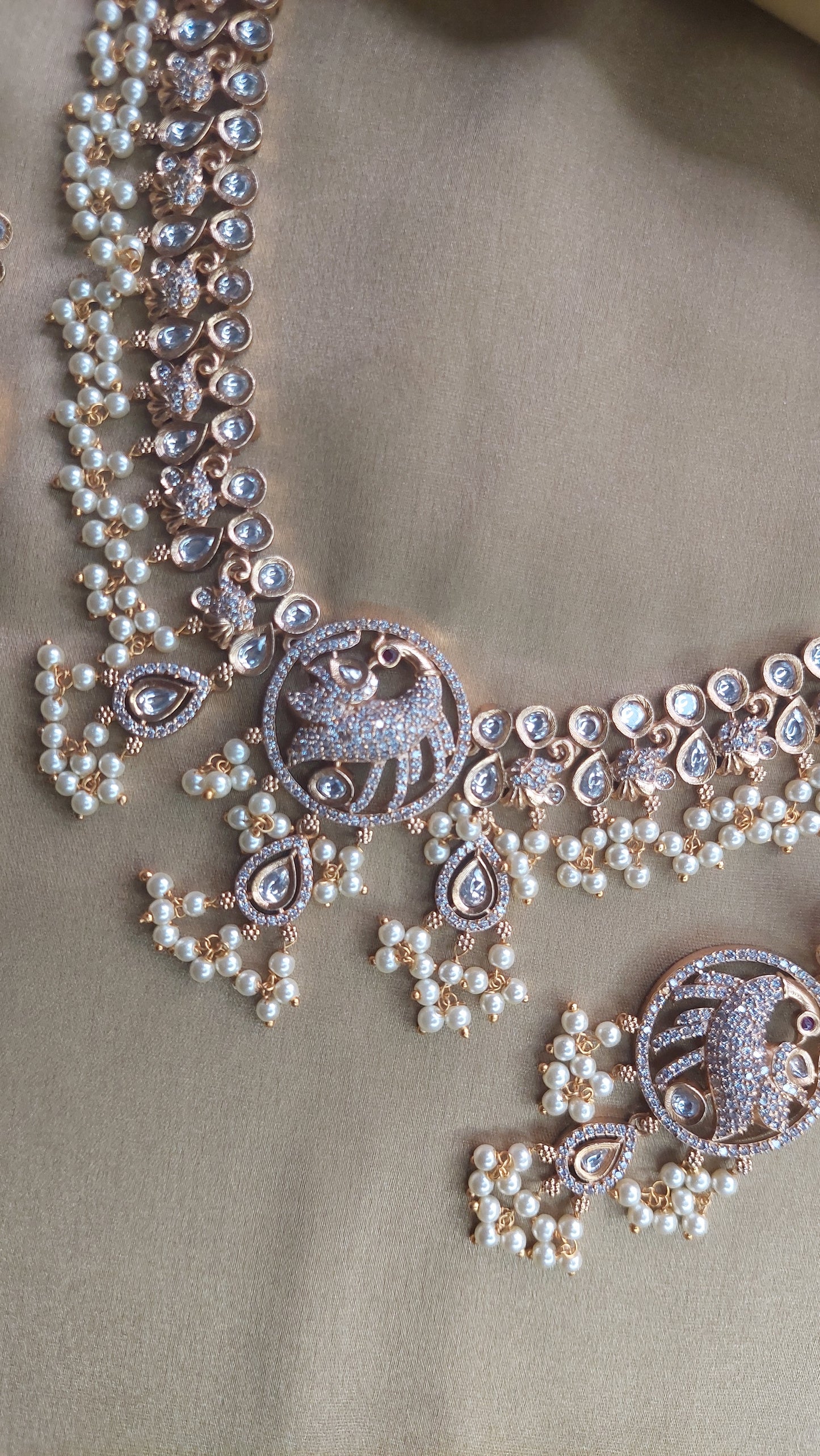 MATTE GOLD SHORT NECKLACE E0146