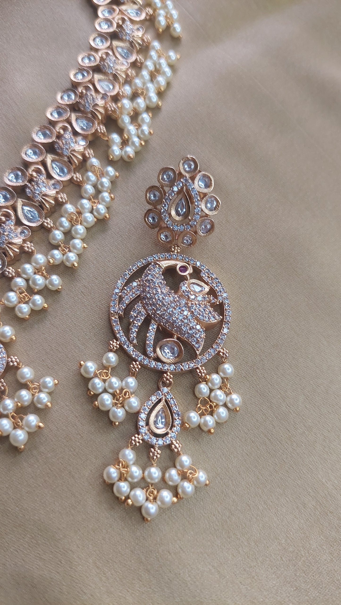 MATTE GOLD SHORT NECKLACE E0146