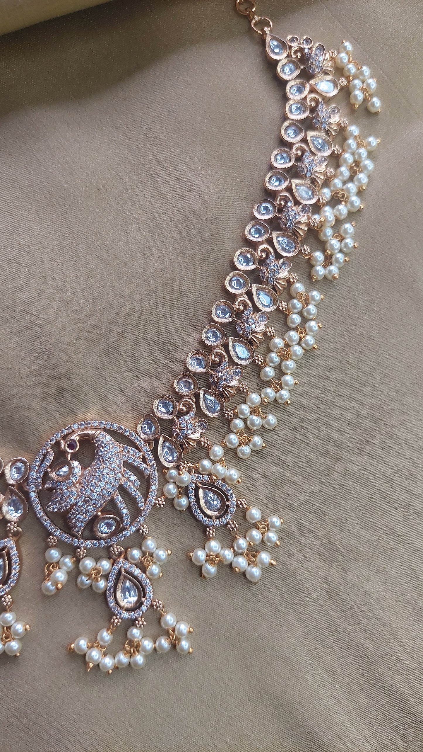 MATTE GOLD SHORT NECKLACE E0146