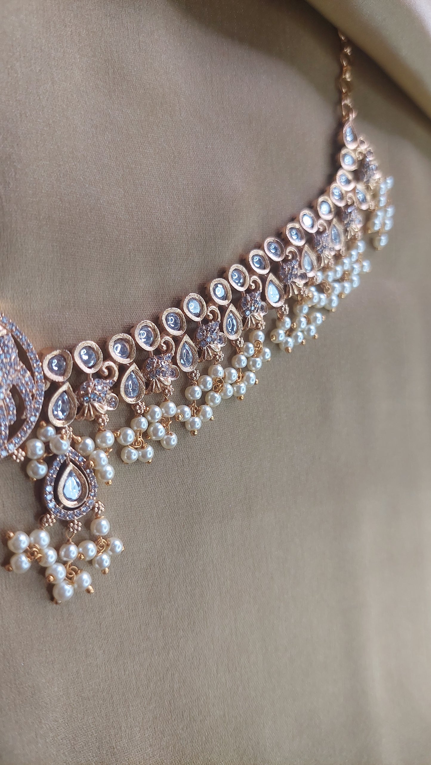 MATTE GOLD SHORT NECKLACE E0146