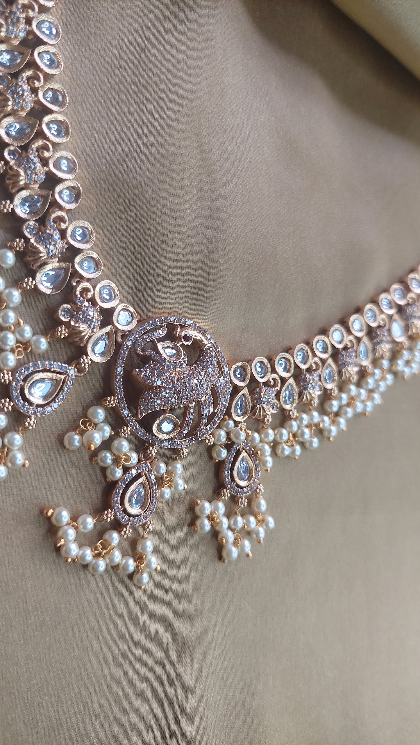 MATTE GOLD SHORT NECKLACE E0146