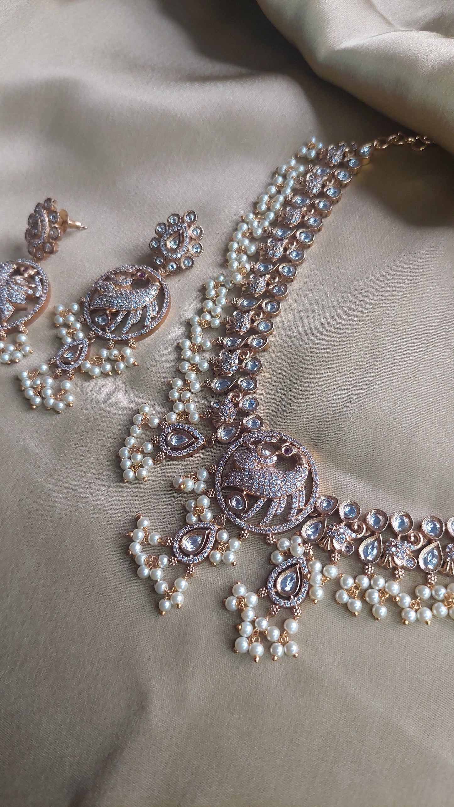 MATTE GOLD SHORT NECKLACE E0146