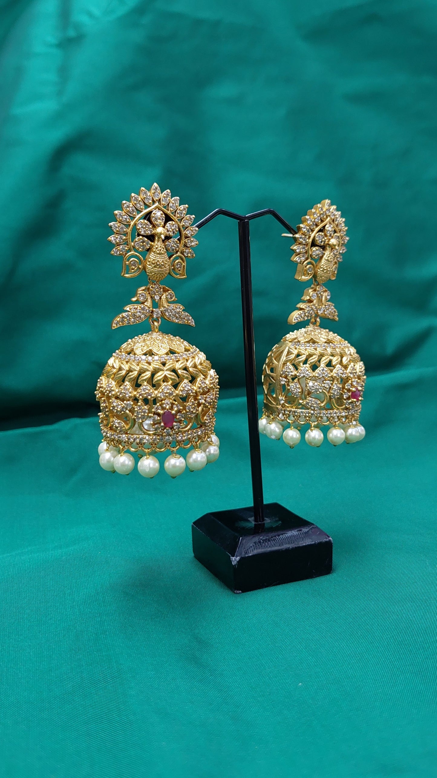 ANTIQUE GOLD A.D. STONE JUMKHAS E0243