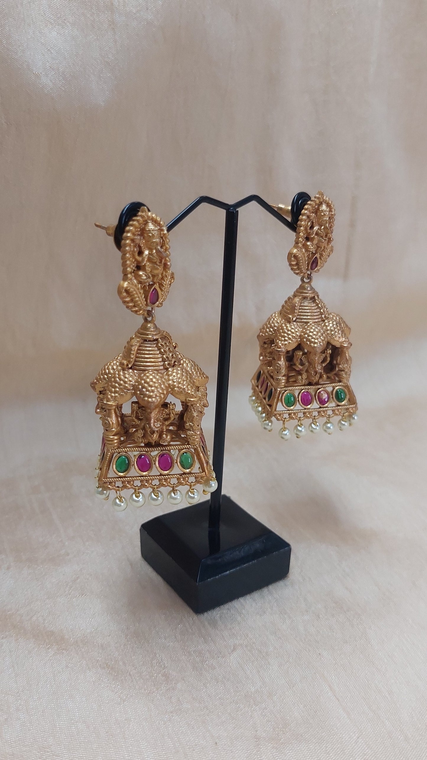 ANTIQUE GOLD JUMKHAS E0258