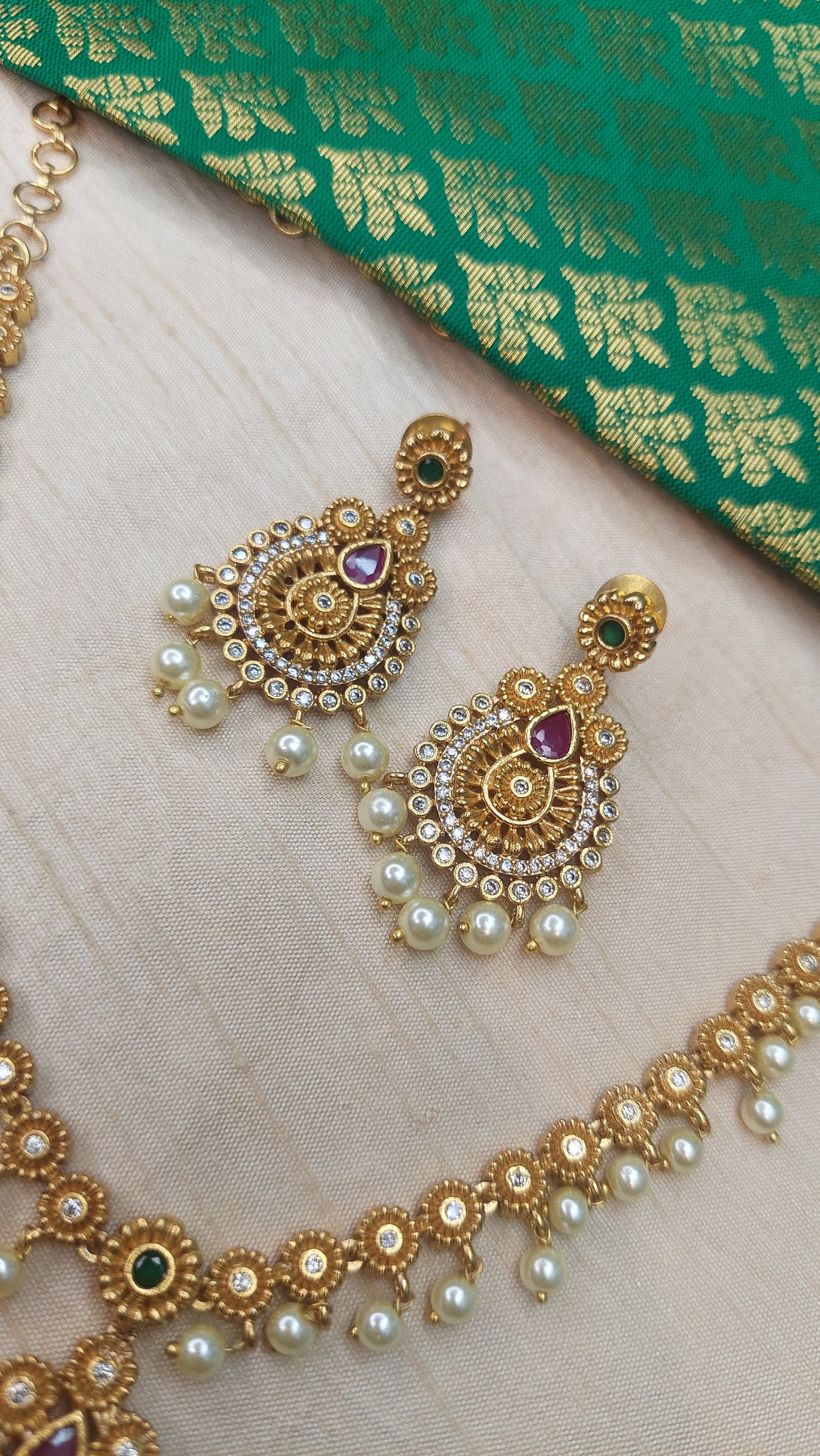 CHANDRA (GREEN & MAGENTA)