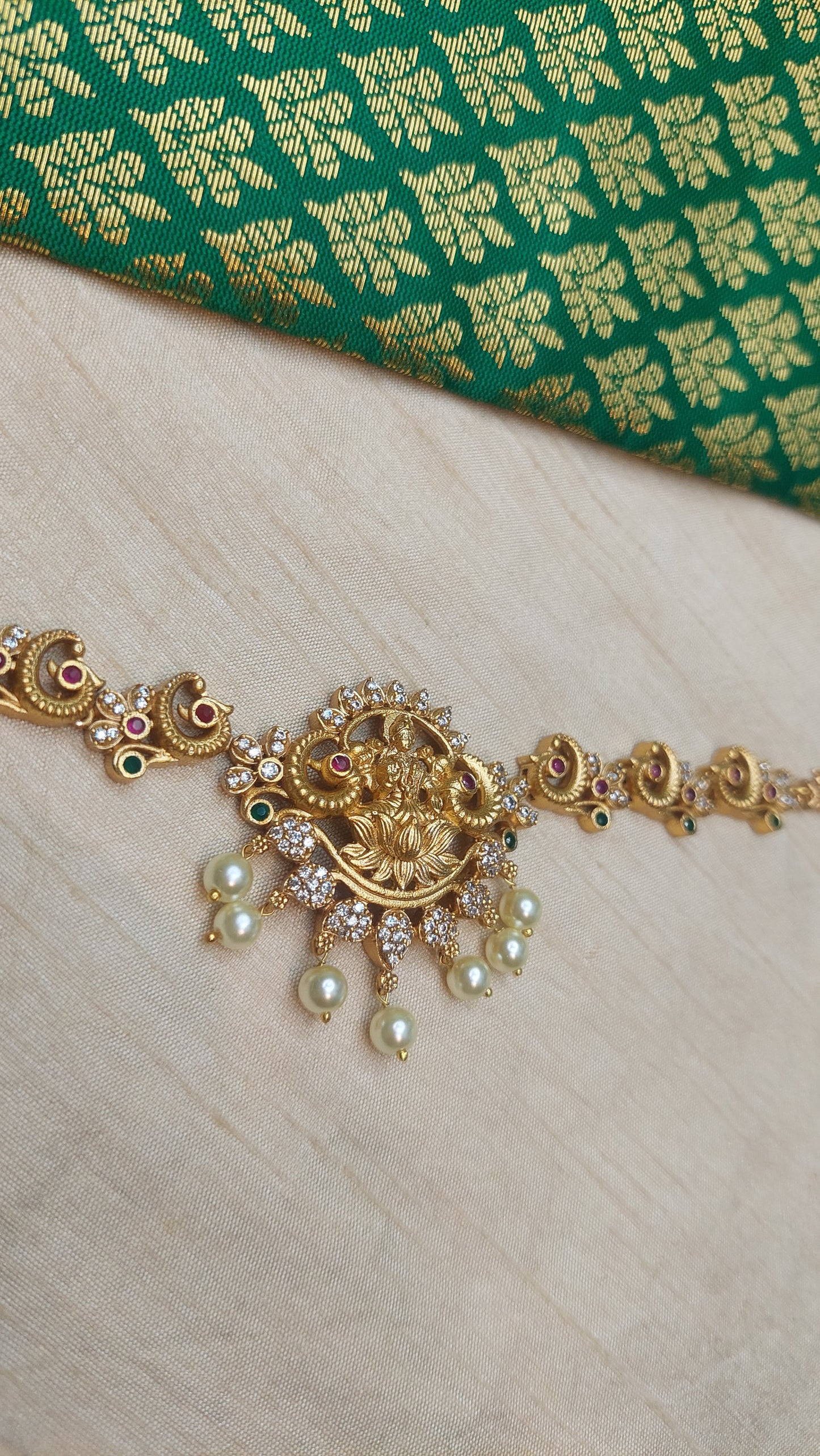 ANTIQUE GOLD SHORT NECKLACE 0169