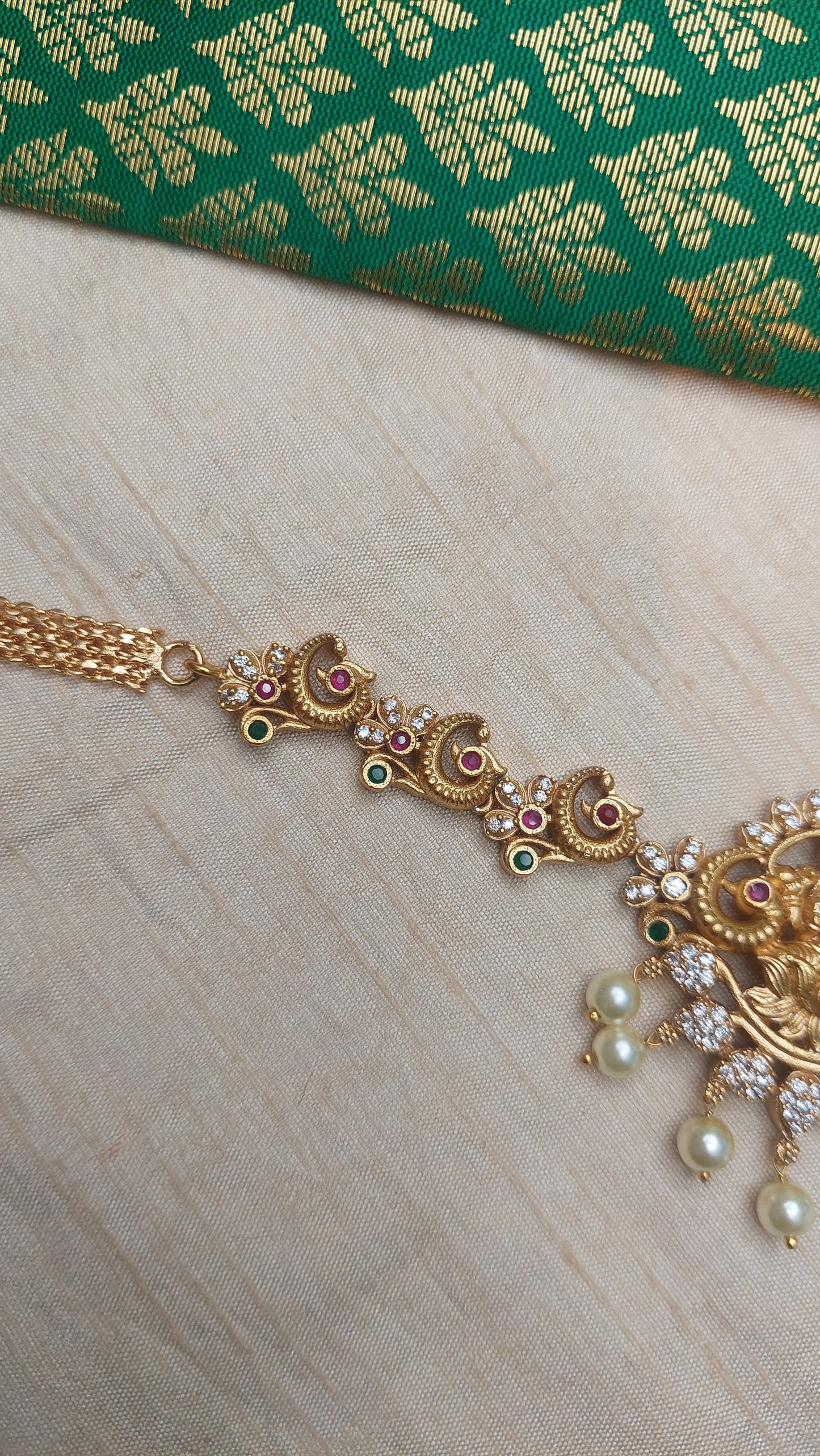 ANTIQUE GOLD SHORT NECKLACE 0169