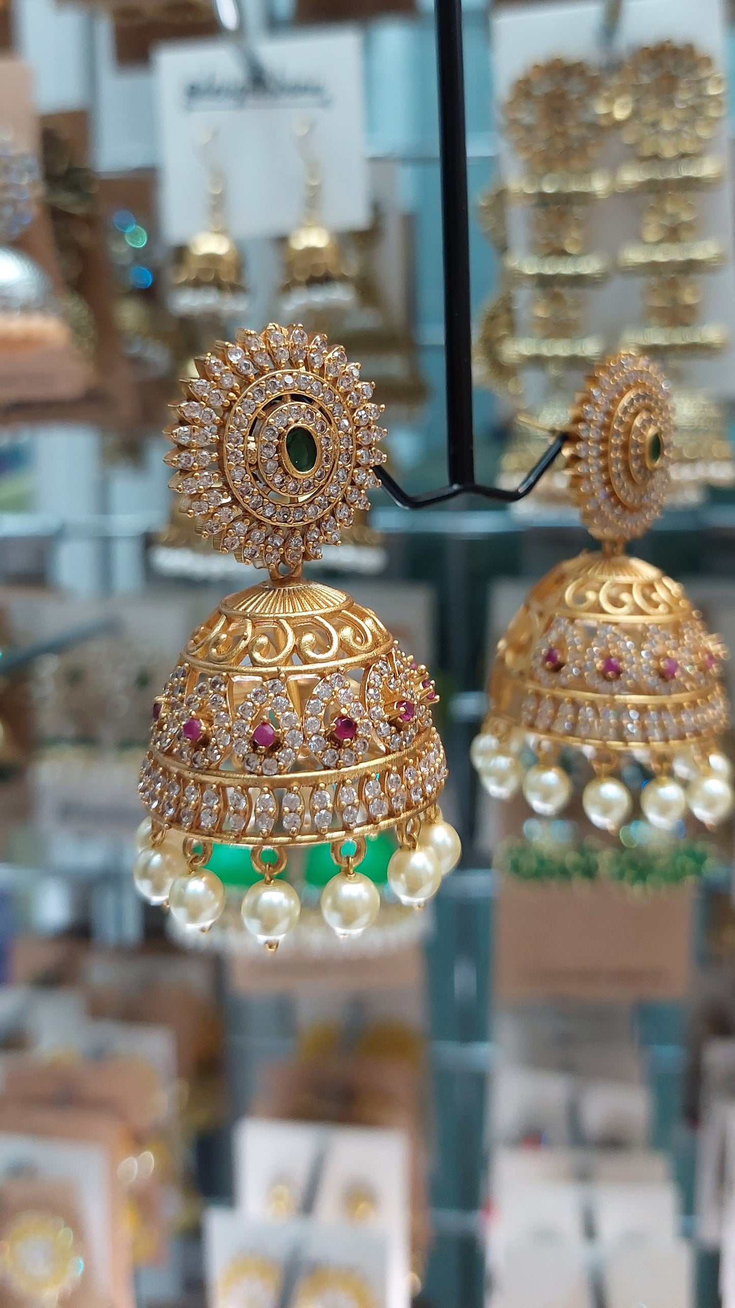 ANTIQUE GOLD JUMKHAS E0272
