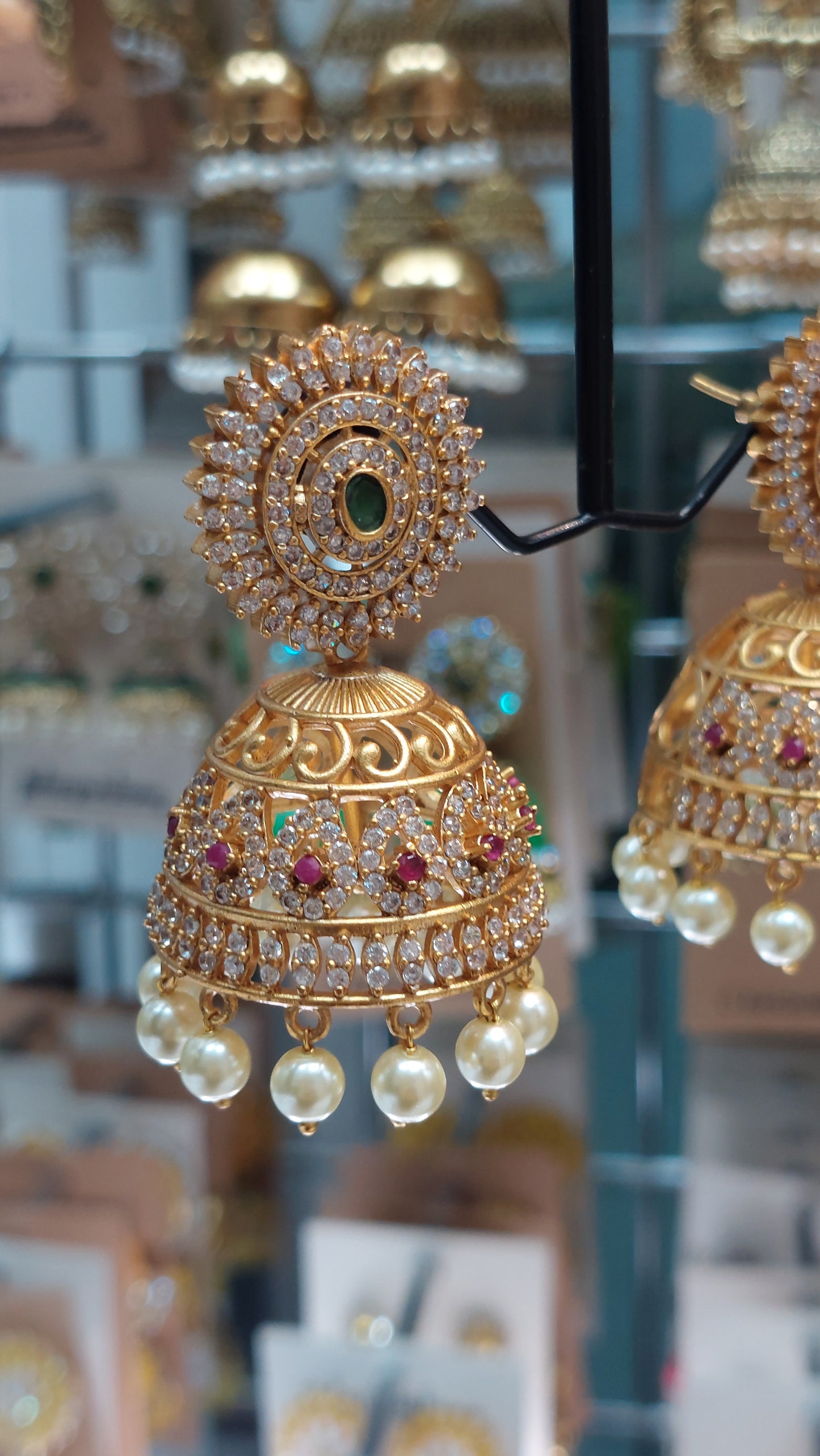 ANTIQUE GOLD JUMKHAS E0272