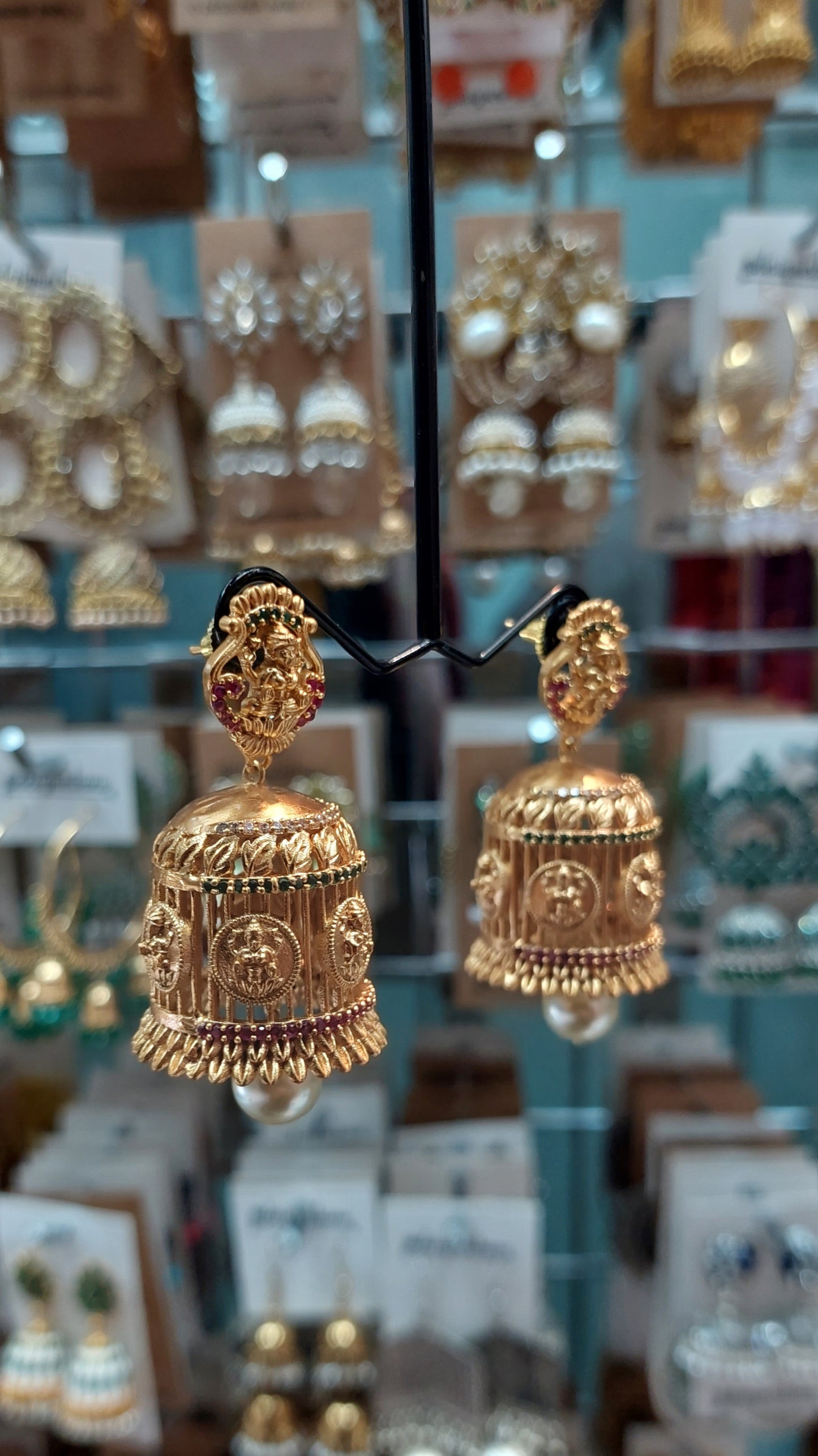 ANTIQUE GOLD JUMKHAS E0278