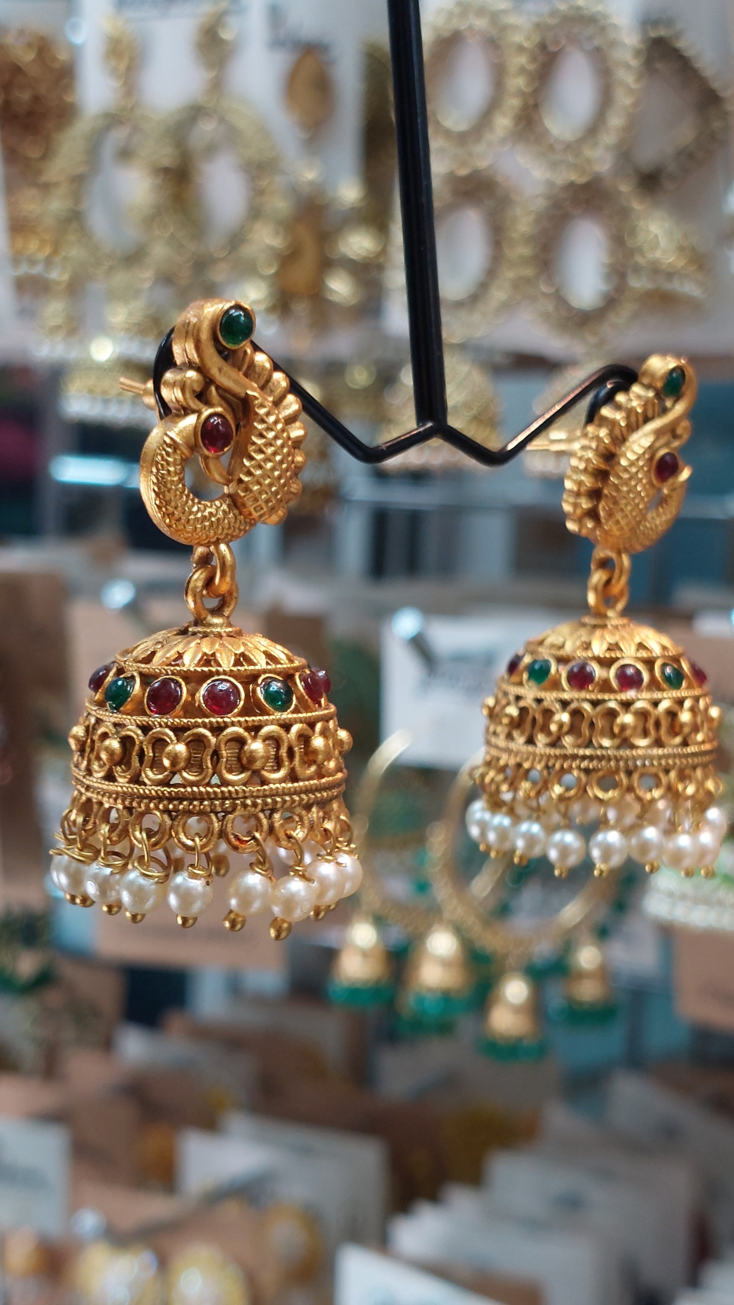 ANTIQUE GOLD JUMKHAS E0282