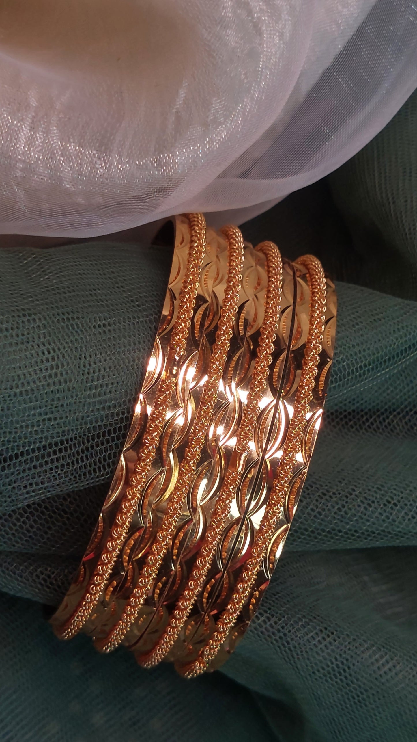 YELLOW GOLD BANGLE SET E094