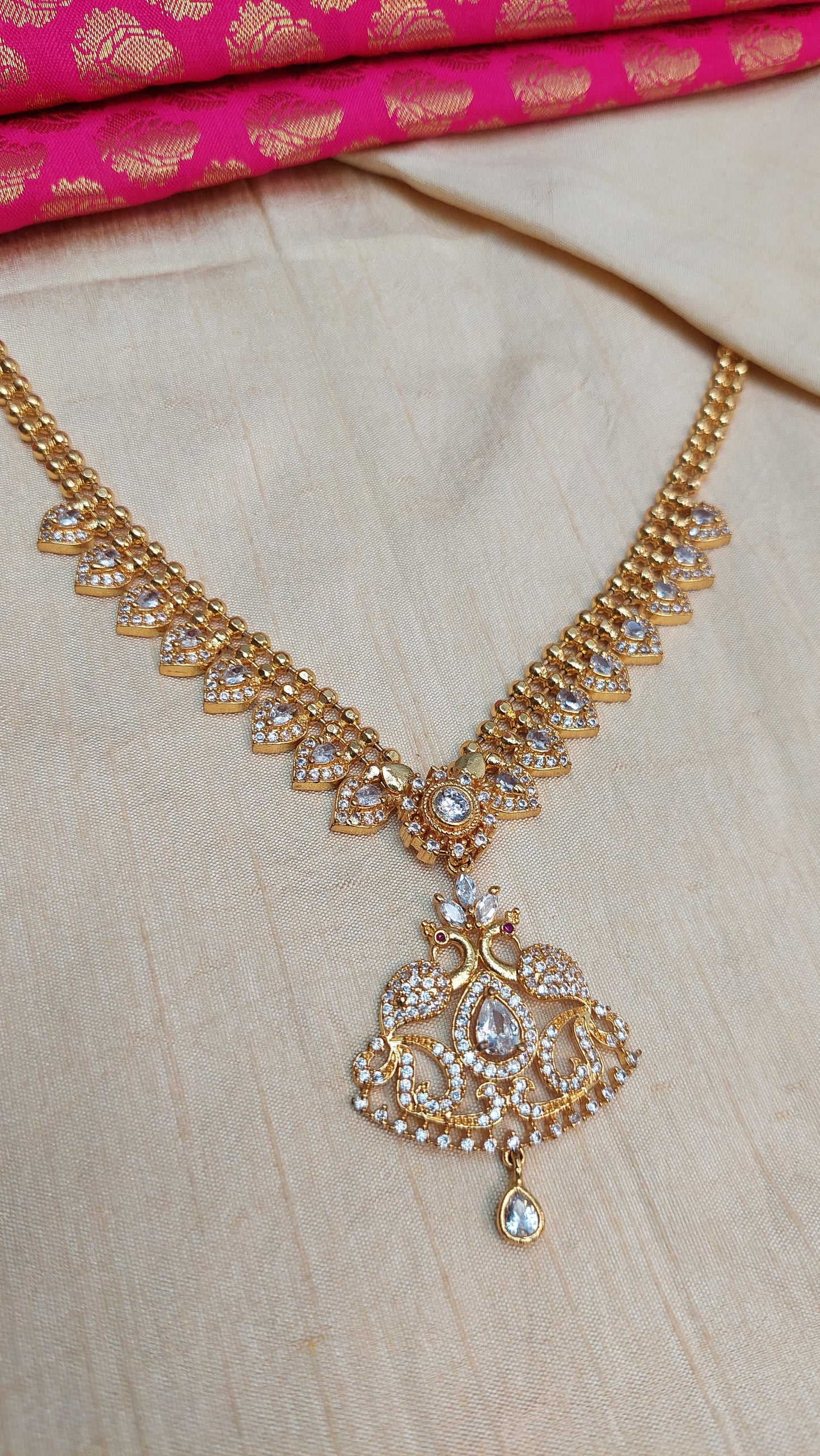 A.D. STONE PEACOCK SHORT NECKLACE