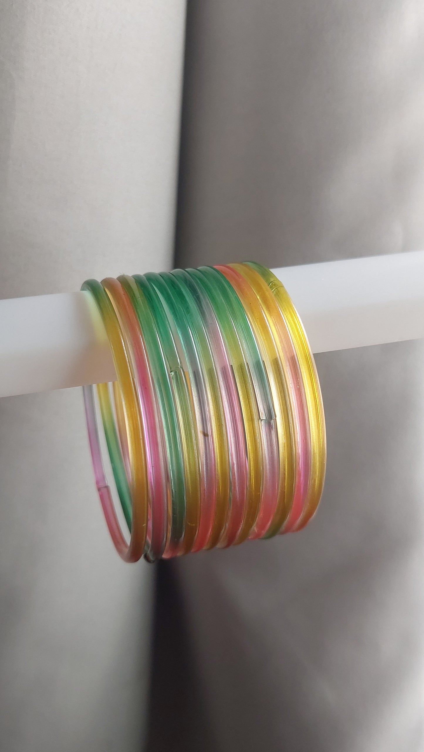 MULTICOLOURED GLASS BANGLES
