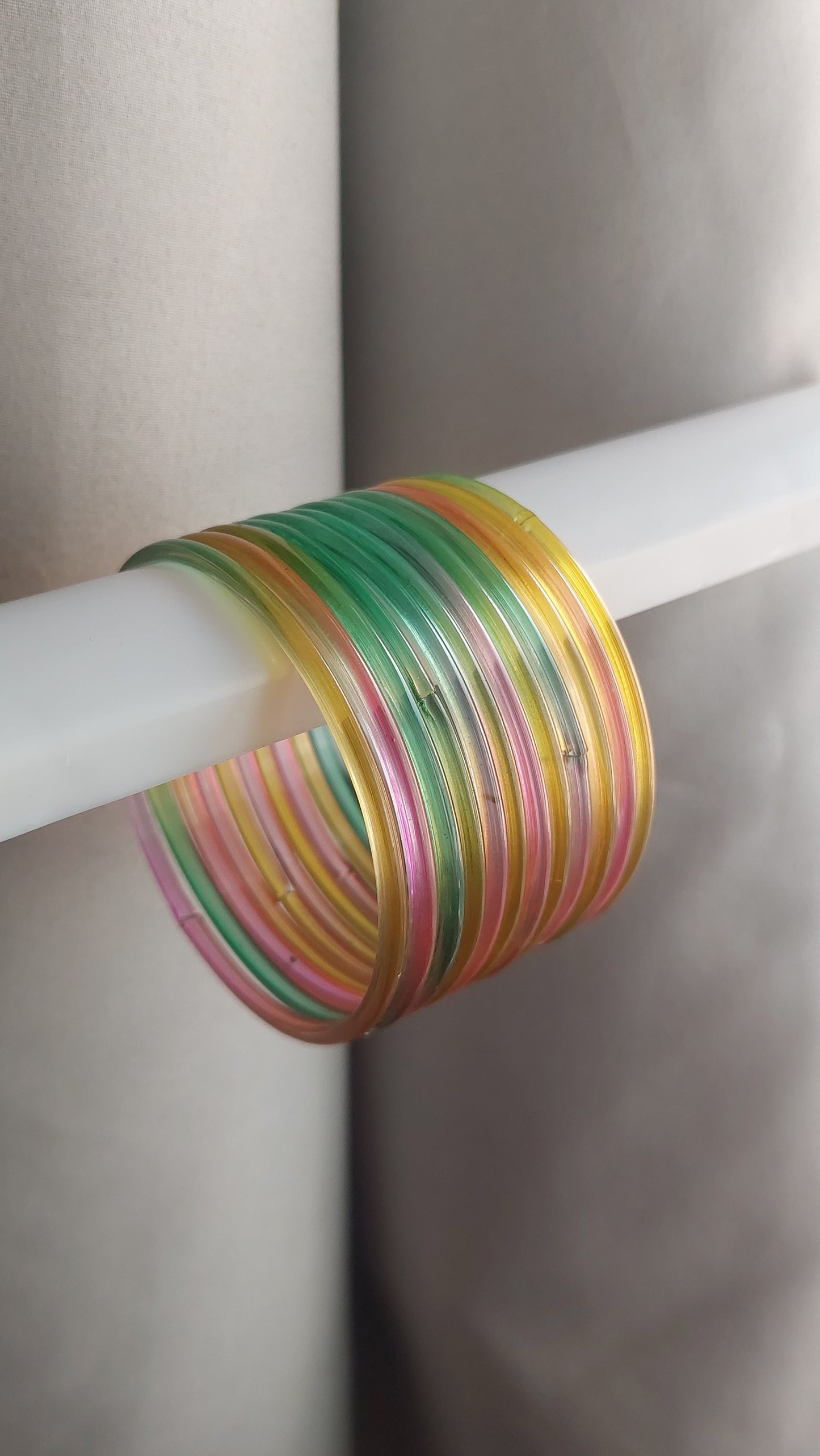 MULTICOLOURED GLASS BANGLES