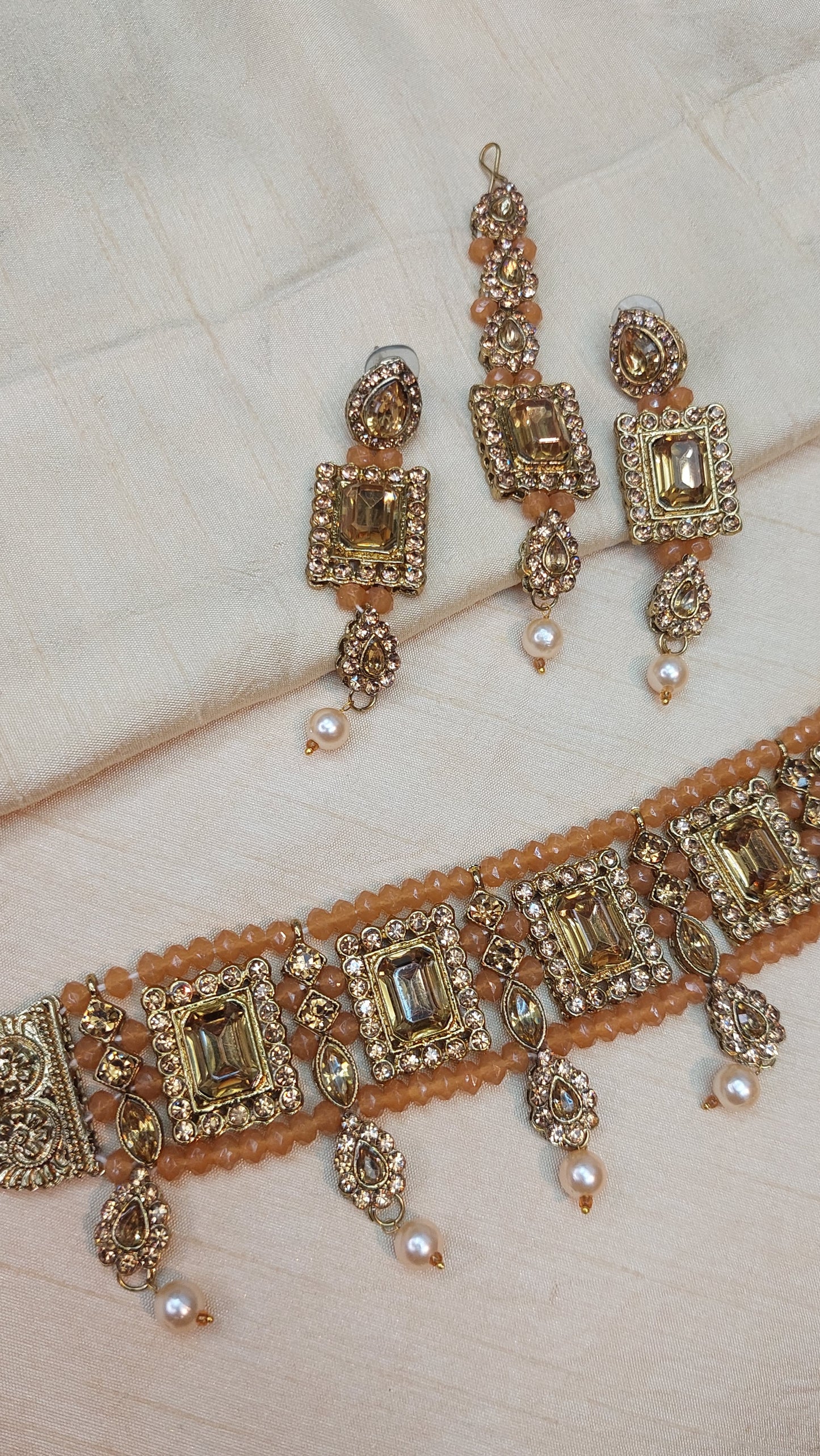 CHOKER SET (DARK SAND)