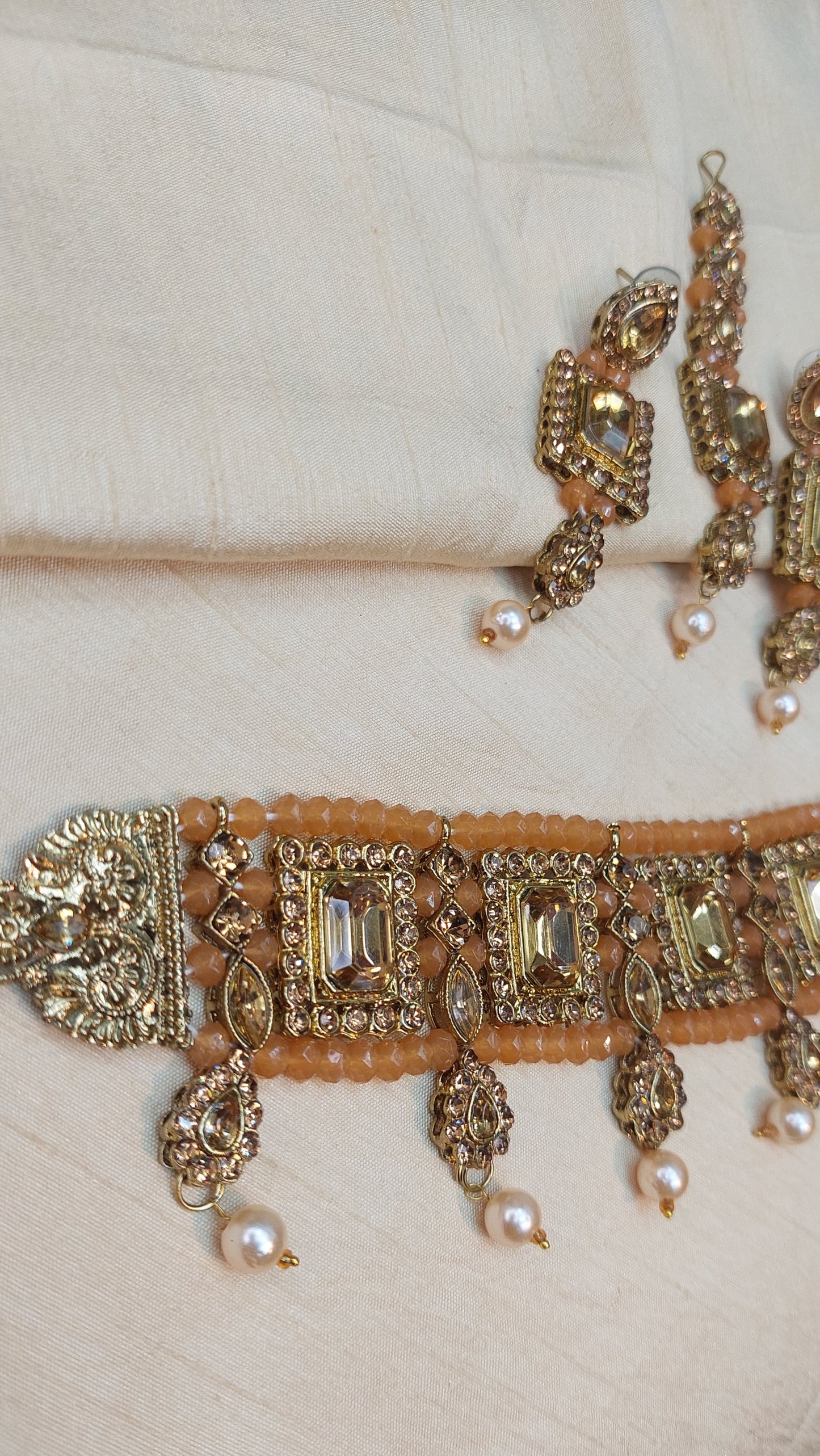 CHOKER SET (DARK SAND)