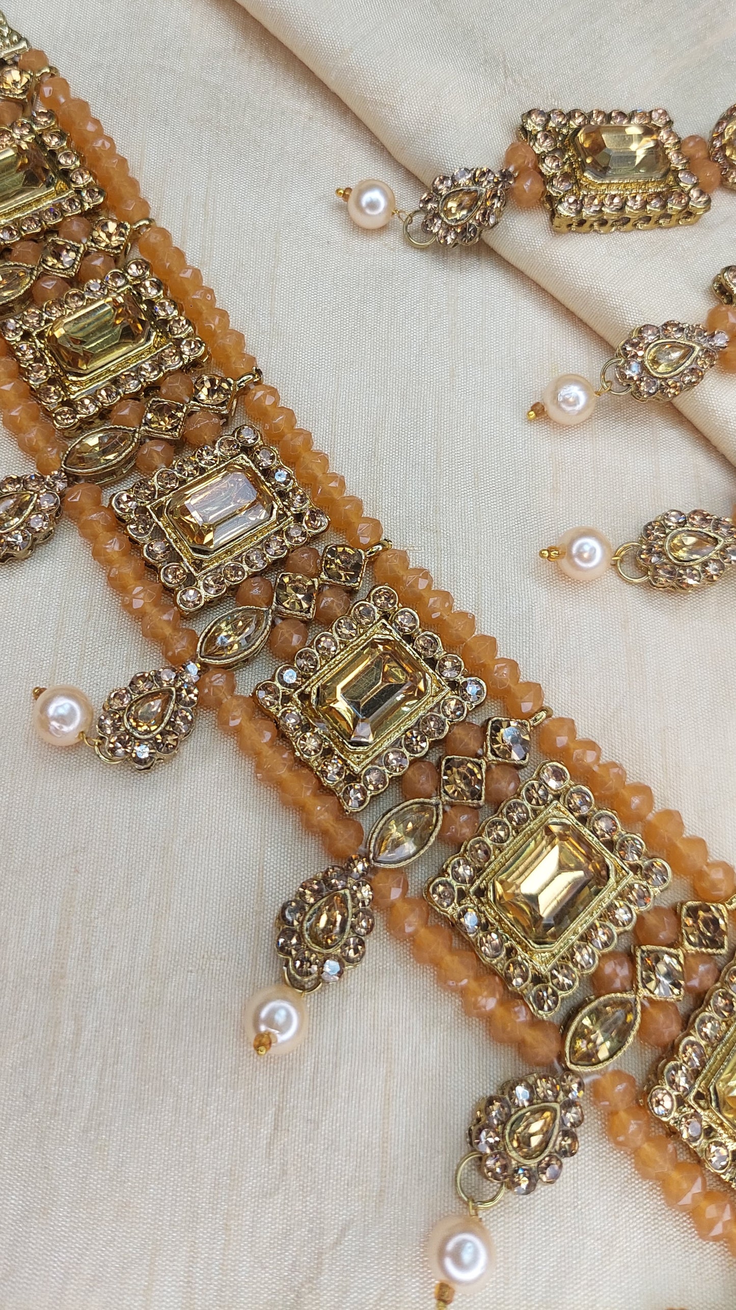 CHOKER SET (DARK SAND)
