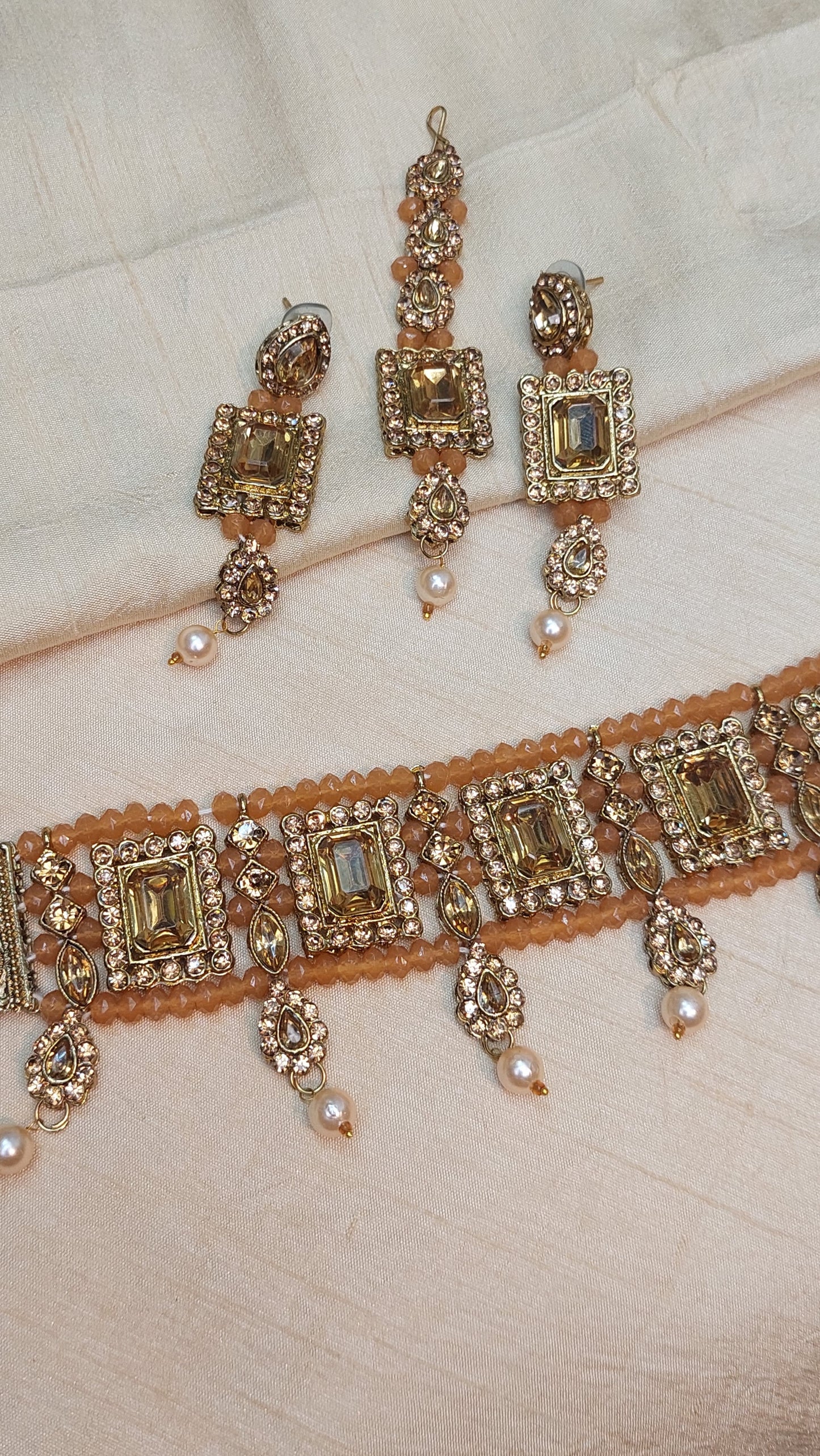 CHOKER SET (DARK SAND)