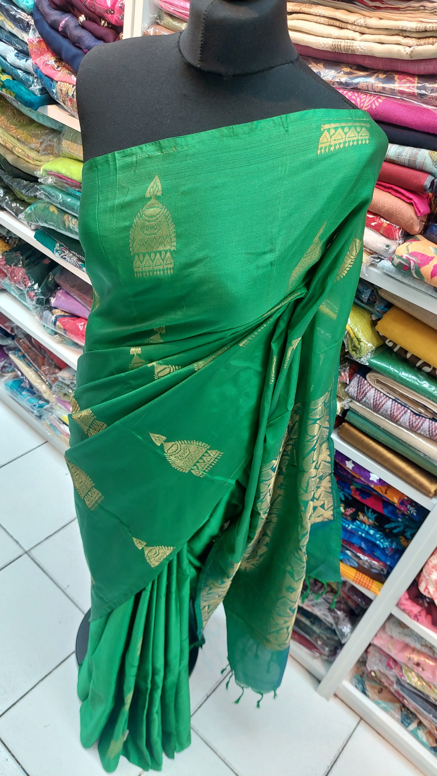 GREEN BORDERLESS SILK