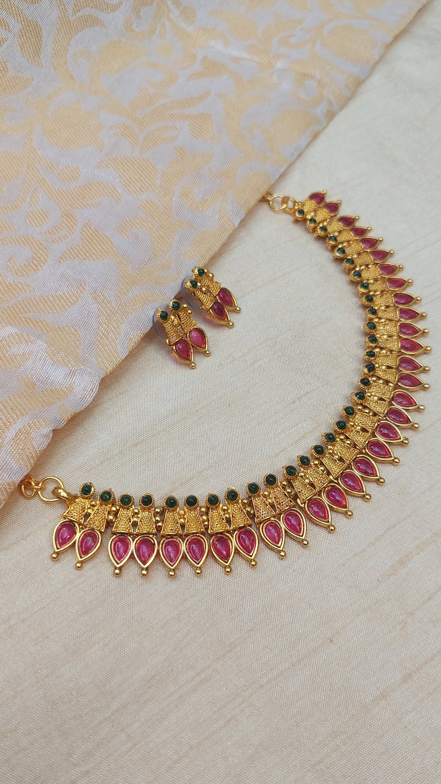 ANTIQUE TEARDROP SET