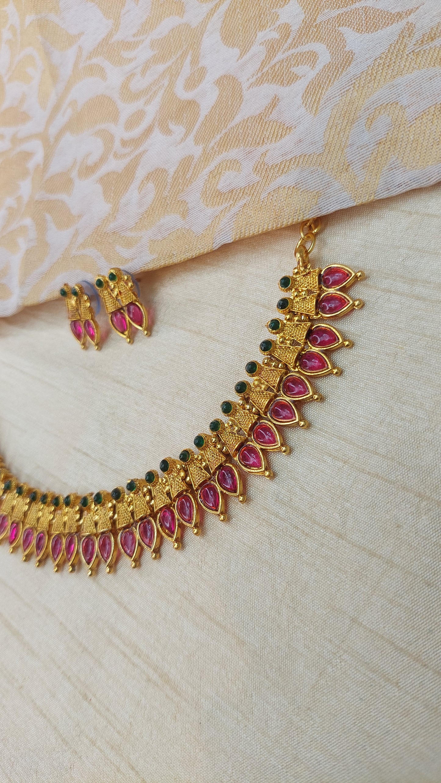 ANTIQUE TEARDROP SET