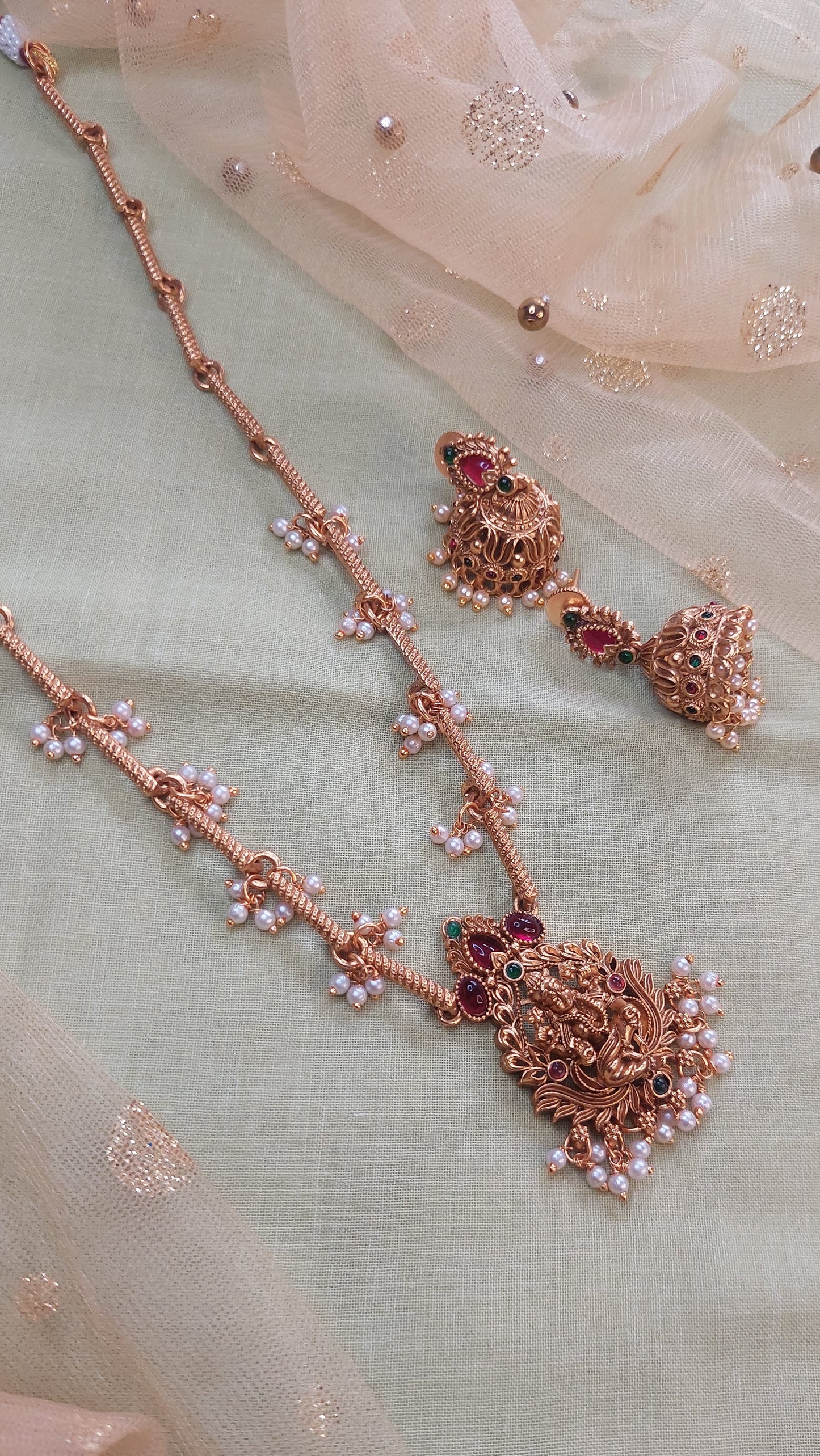 ANTIQUE NECKLACE E0202