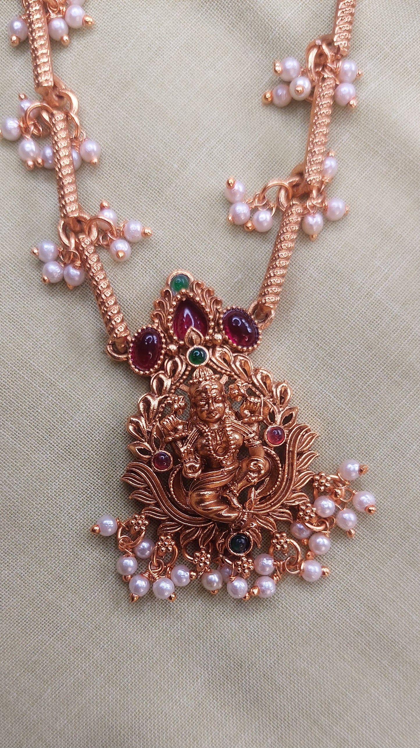 ANTIQUE NECKLACE E0202