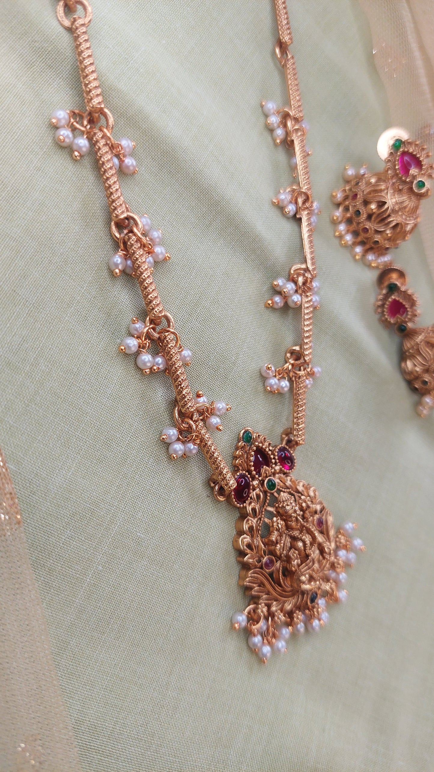 ANTIQUE NECKLACE E0202