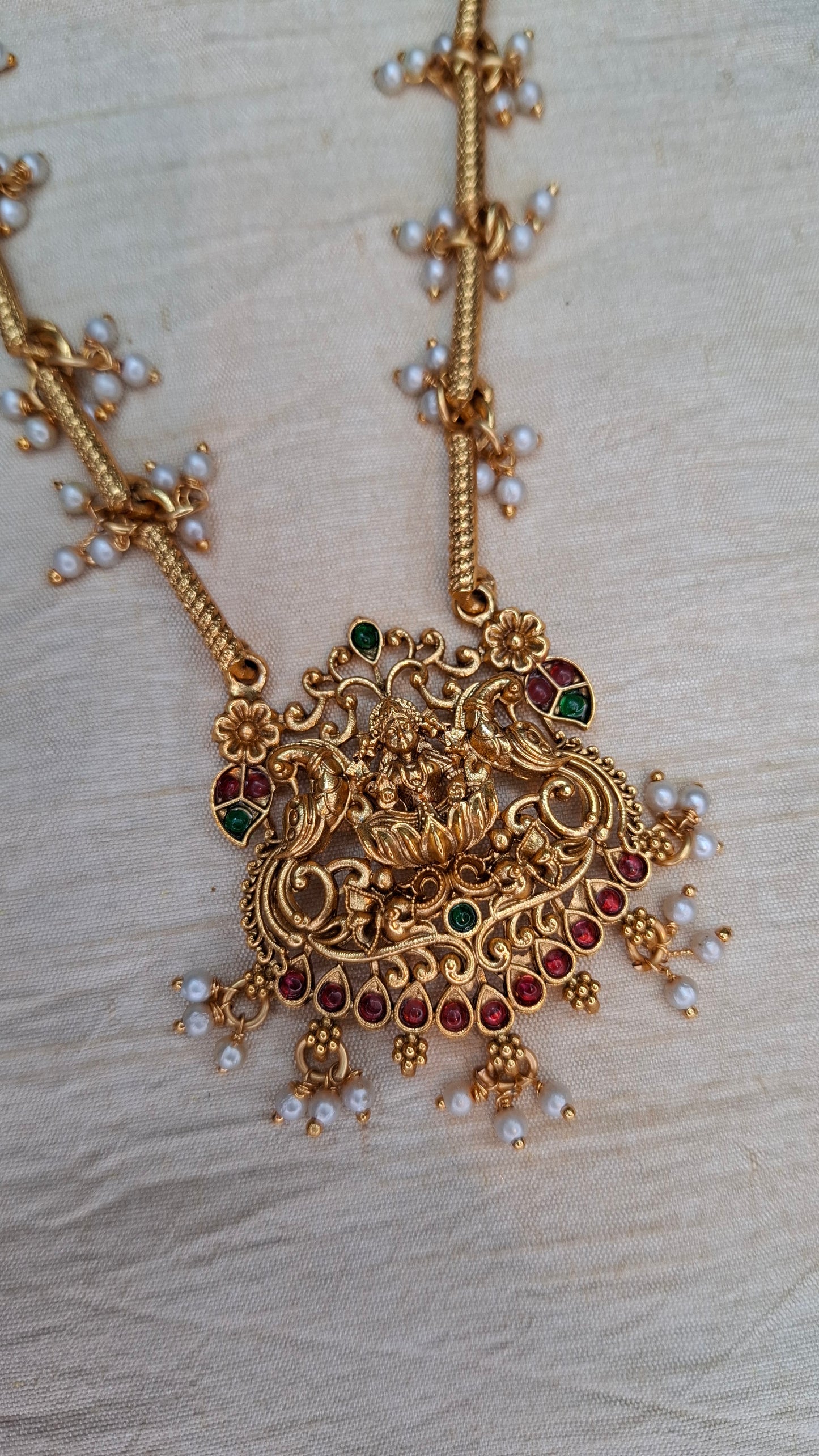 ANTIQUE NECKLACE E0212