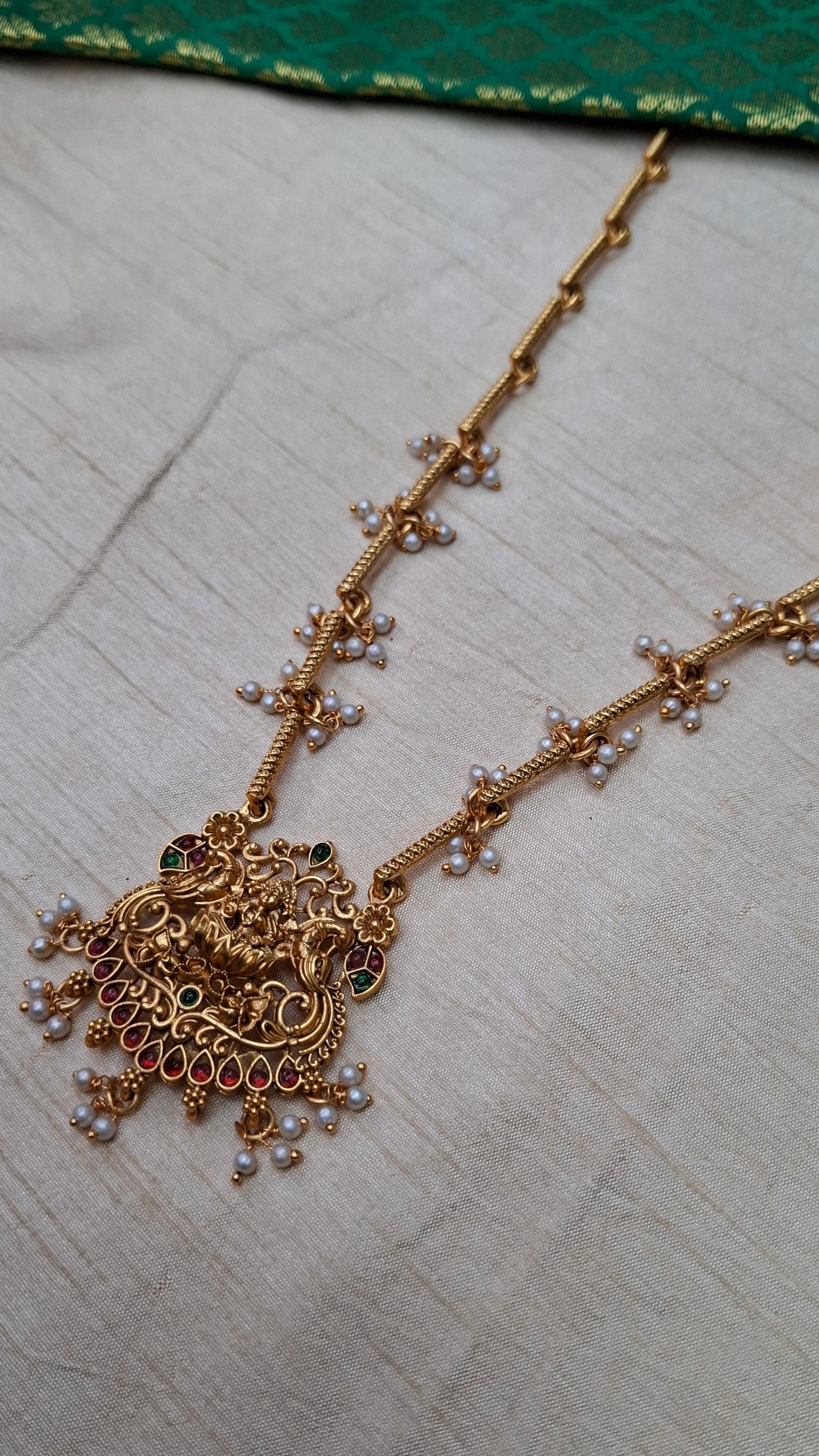 ANTIQUE NECKLACE E0212