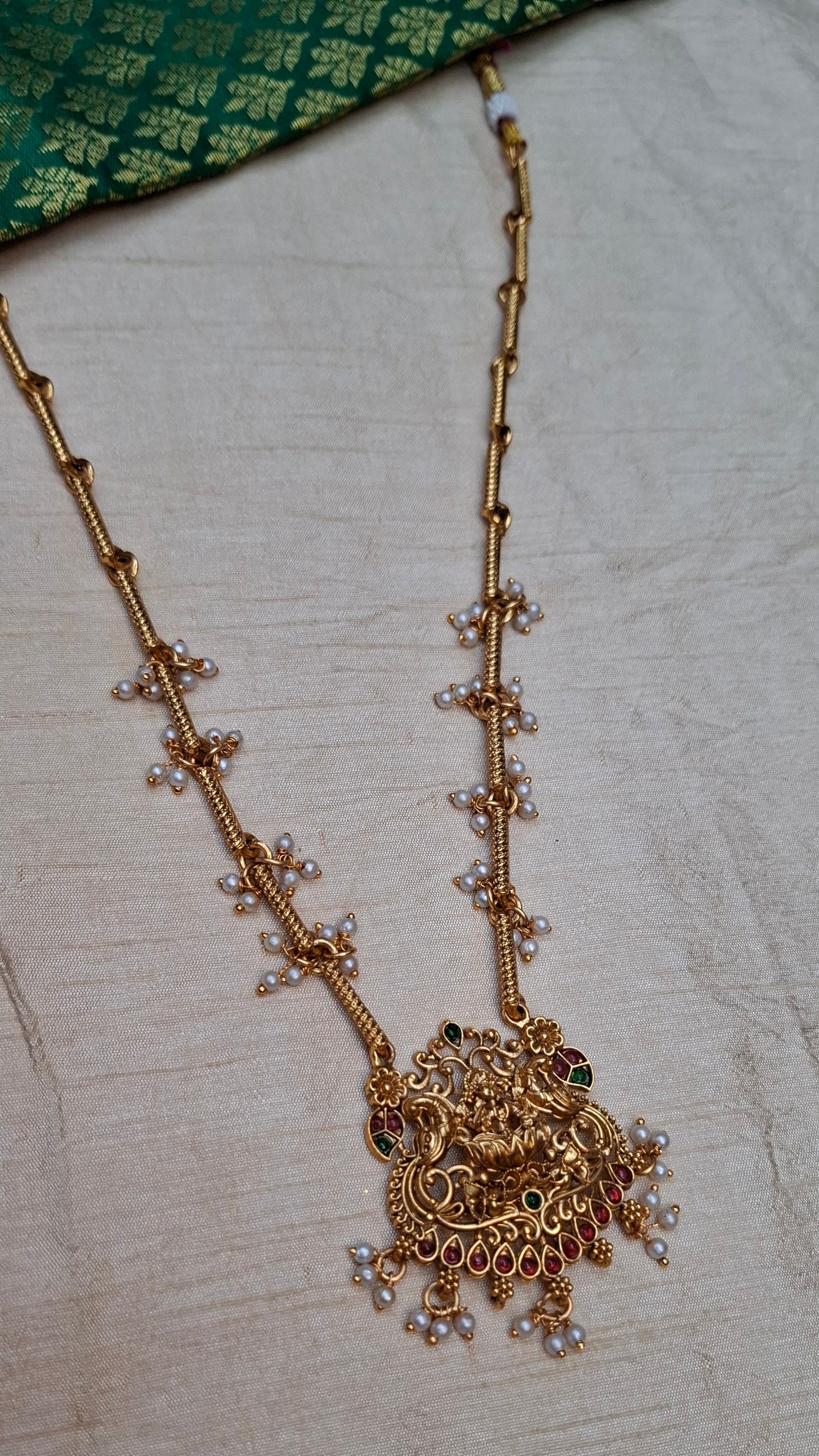 ANTIQUE NECKLACE E0212