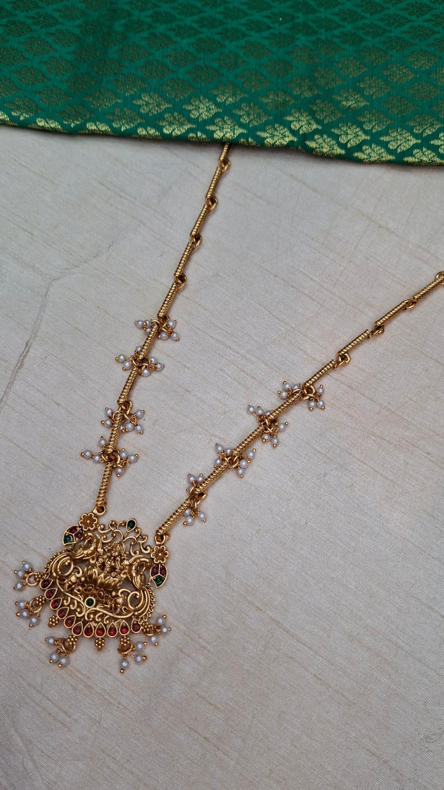 ANTIQUE NECKLACE E0212