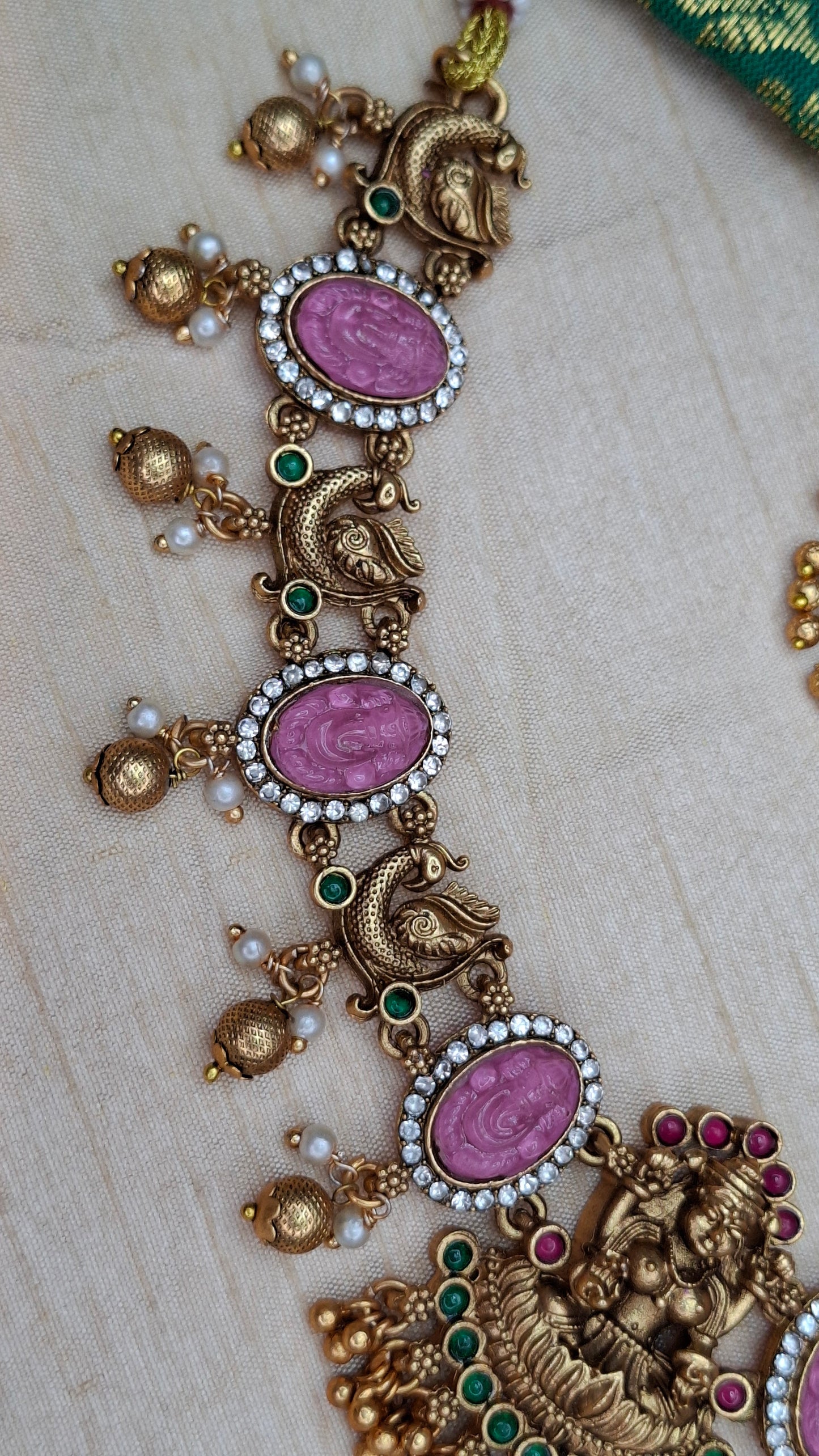 ANTIQUE GOLD SHORT NECKLACE E0213