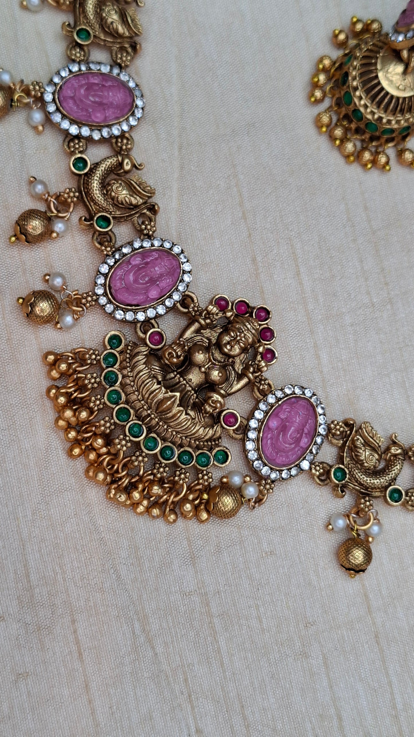 ANTIQUE GOLD SHORT NECKLACE E0213