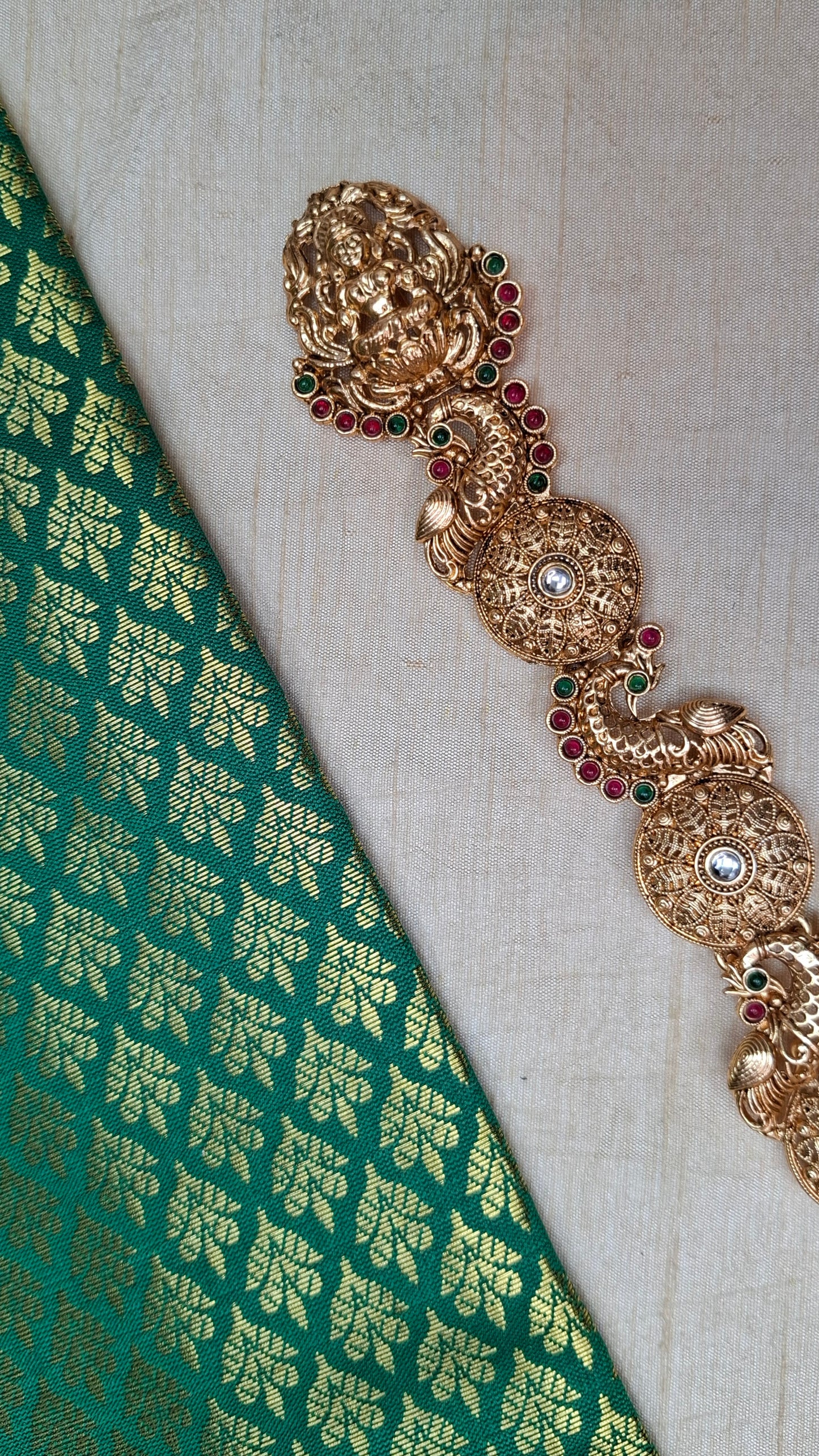 ANTIQUE HAIR JADAU